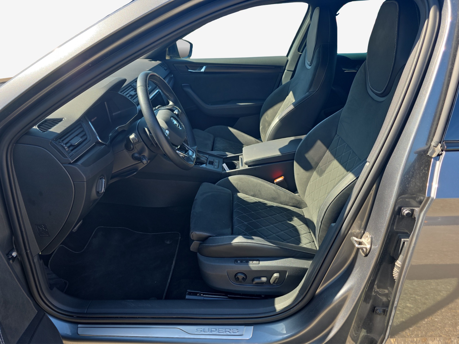 SKODA Superb Combi 2.0 TDi SportLine 4x4 DSG-image-7