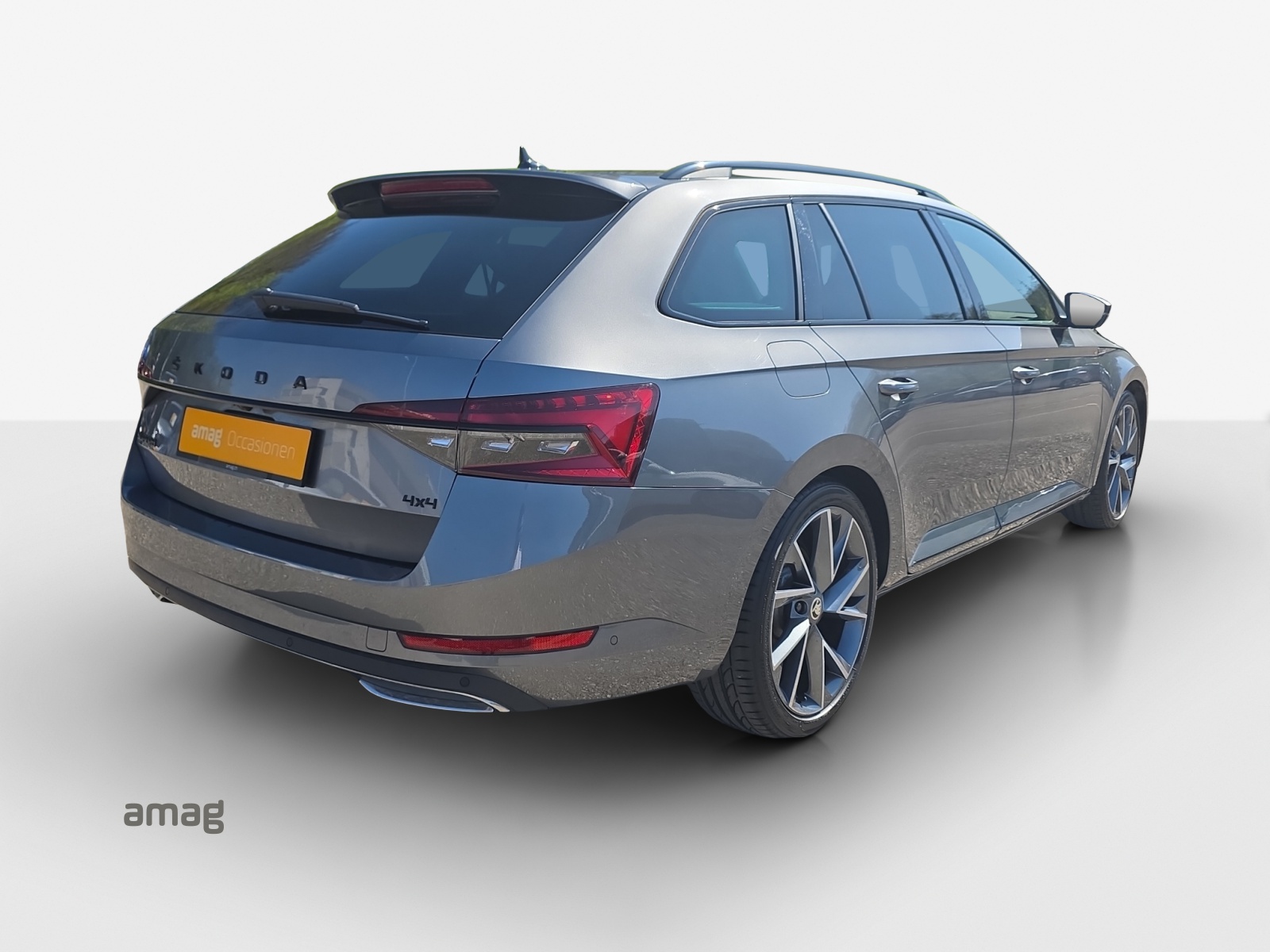 SKODA Superb Combi 2.0 TDi SportLine 4x4 DSG-image-4