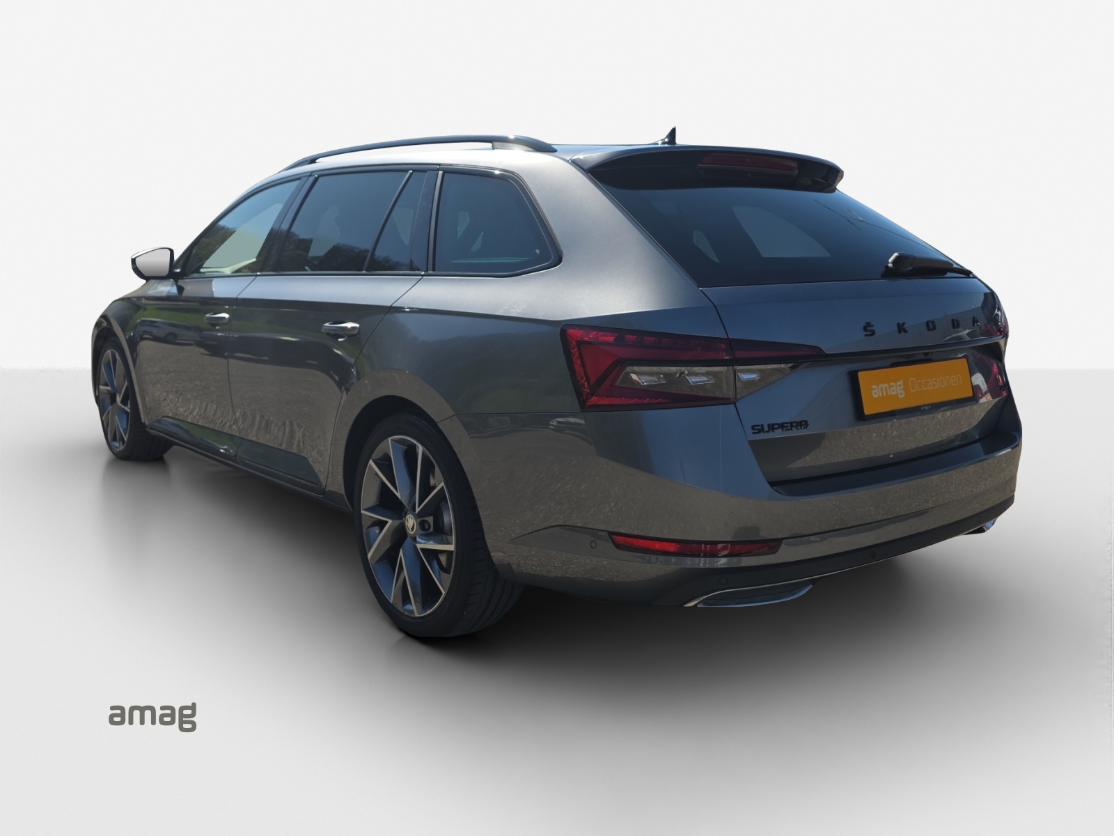 SKODA Superb Combi 2.0 TDi SportLine 4x4 DSG-image-2