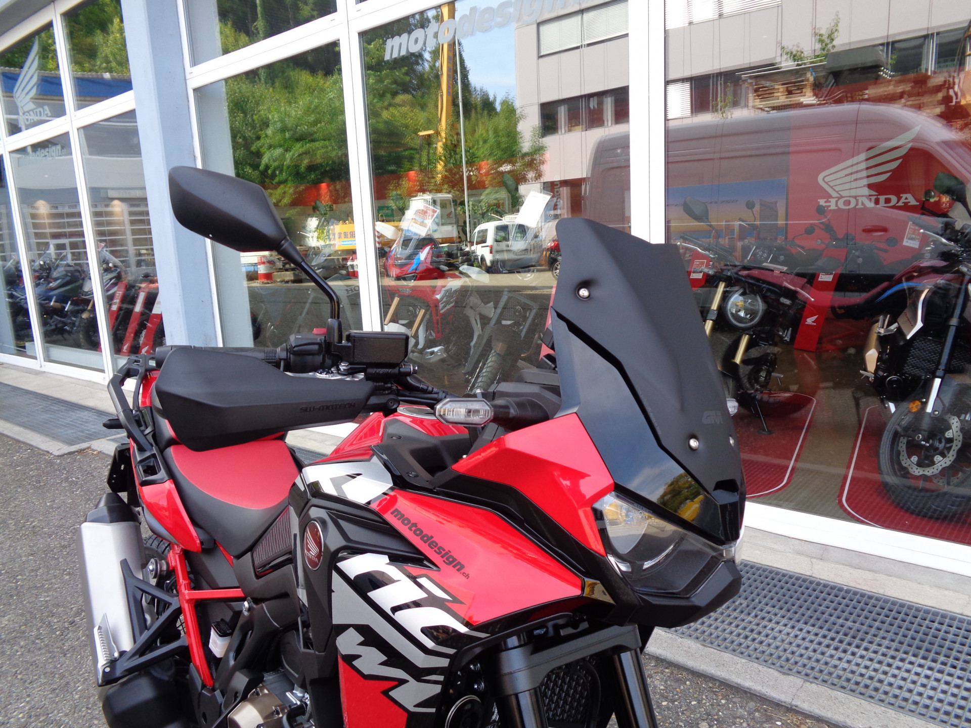 HONDA CRF 1100 L Africa Twin DCT Grand Prix Red-showroom-element-2