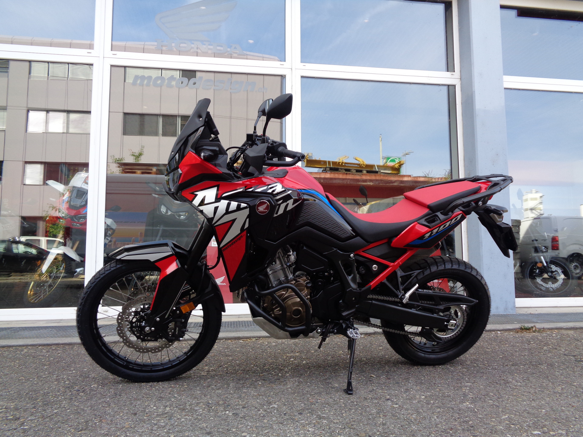 HONDA CRF 1100 L Africa Twin DCT Grand Prix Red-showroom-element-3