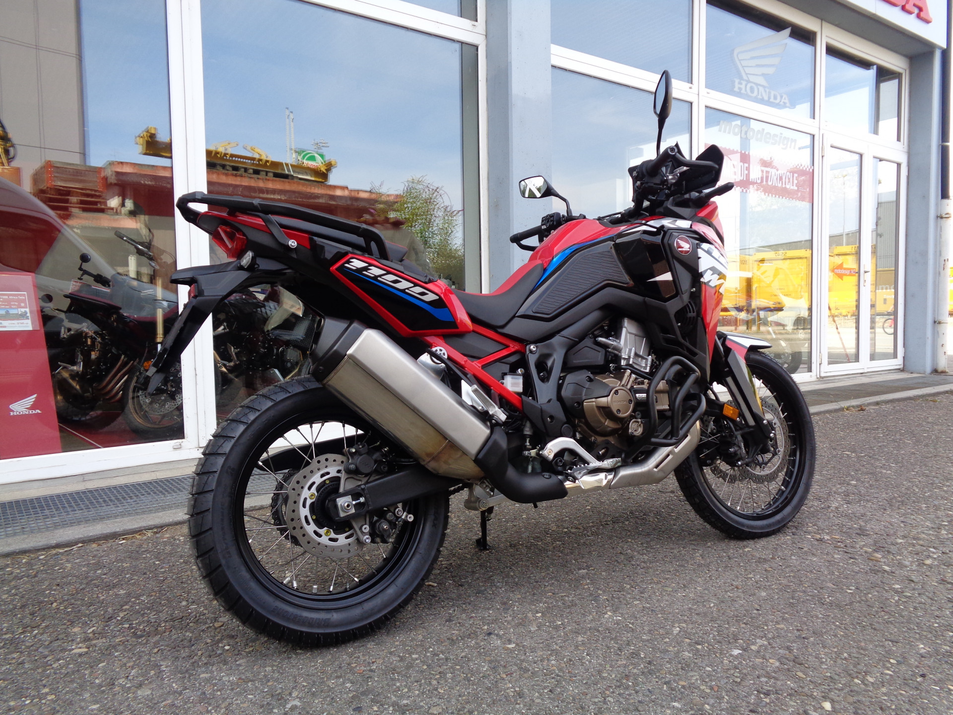 HONDA CRF 1100 L Africa Twin DCT Grand Prix Red-showroom-element-1