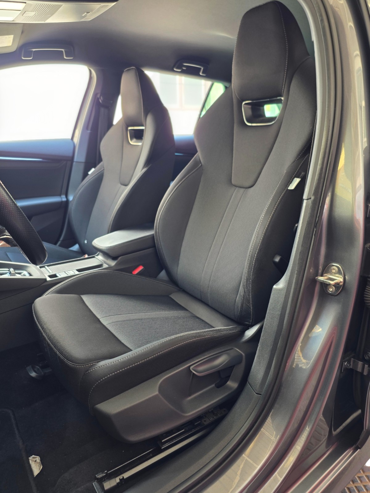SKODA Octavia Combi 2.0 TDI DSG SportLine 4x4-image-12