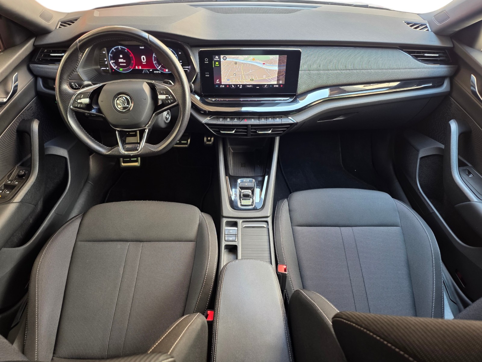 SKODA Octavia Combi 2.0 TDI DSG SportLine 4x4-image-8