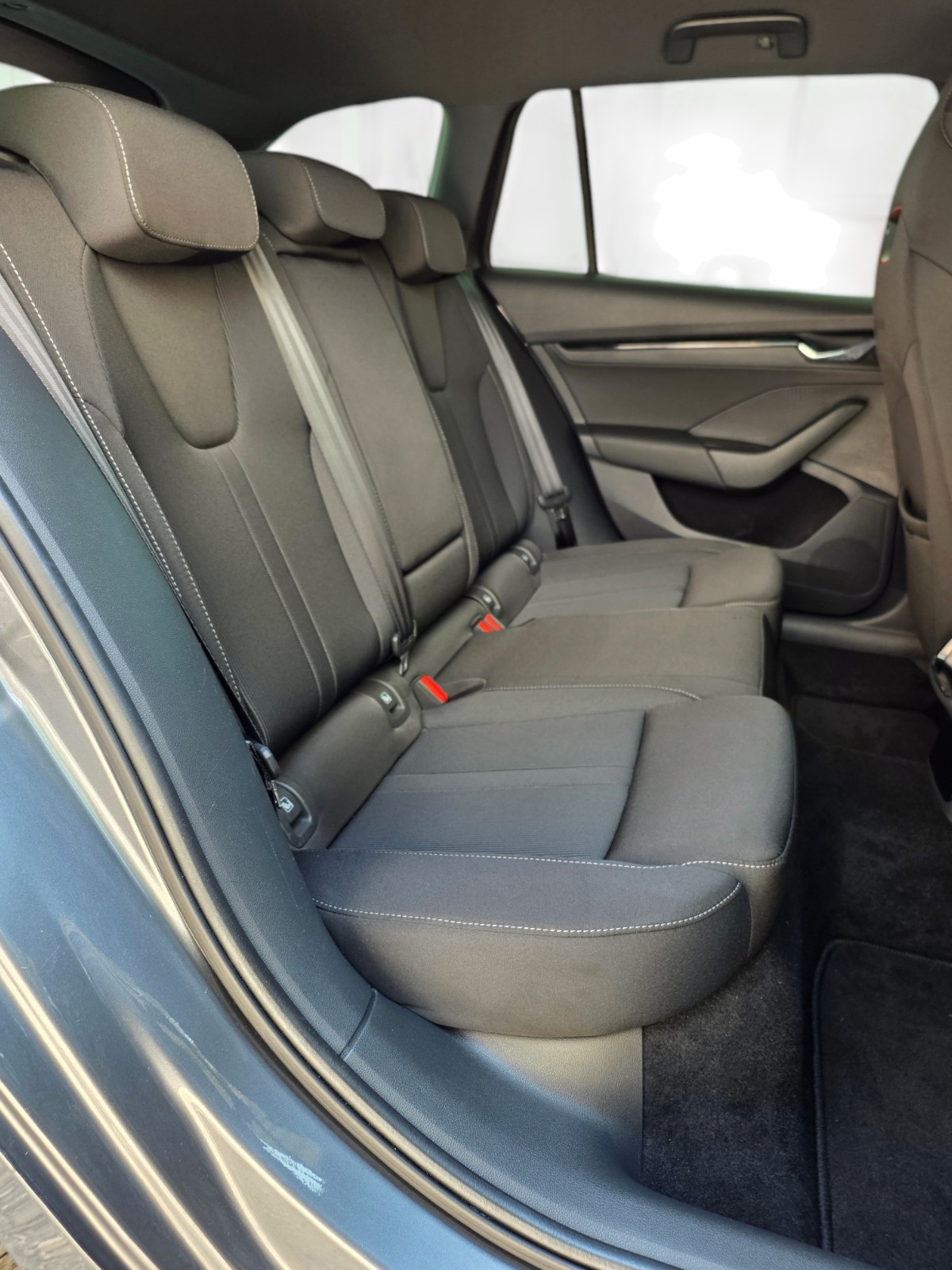 SKODA Octavia Combi 2.0 TDI DSG SportLine 4x4-image-13