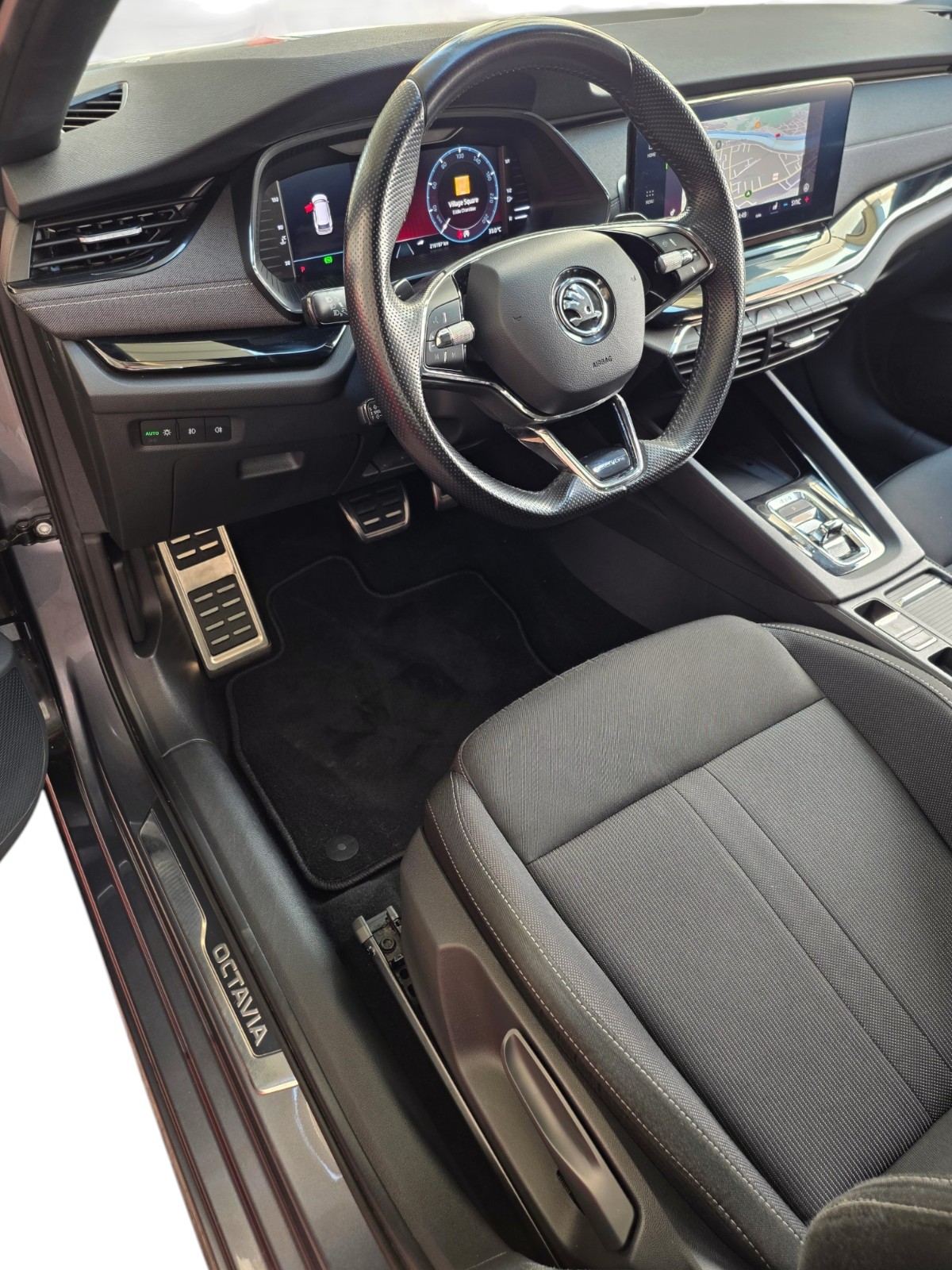 SKODA Octavia Combi 2.0 TDI DSG SportLine 4x4-image-11