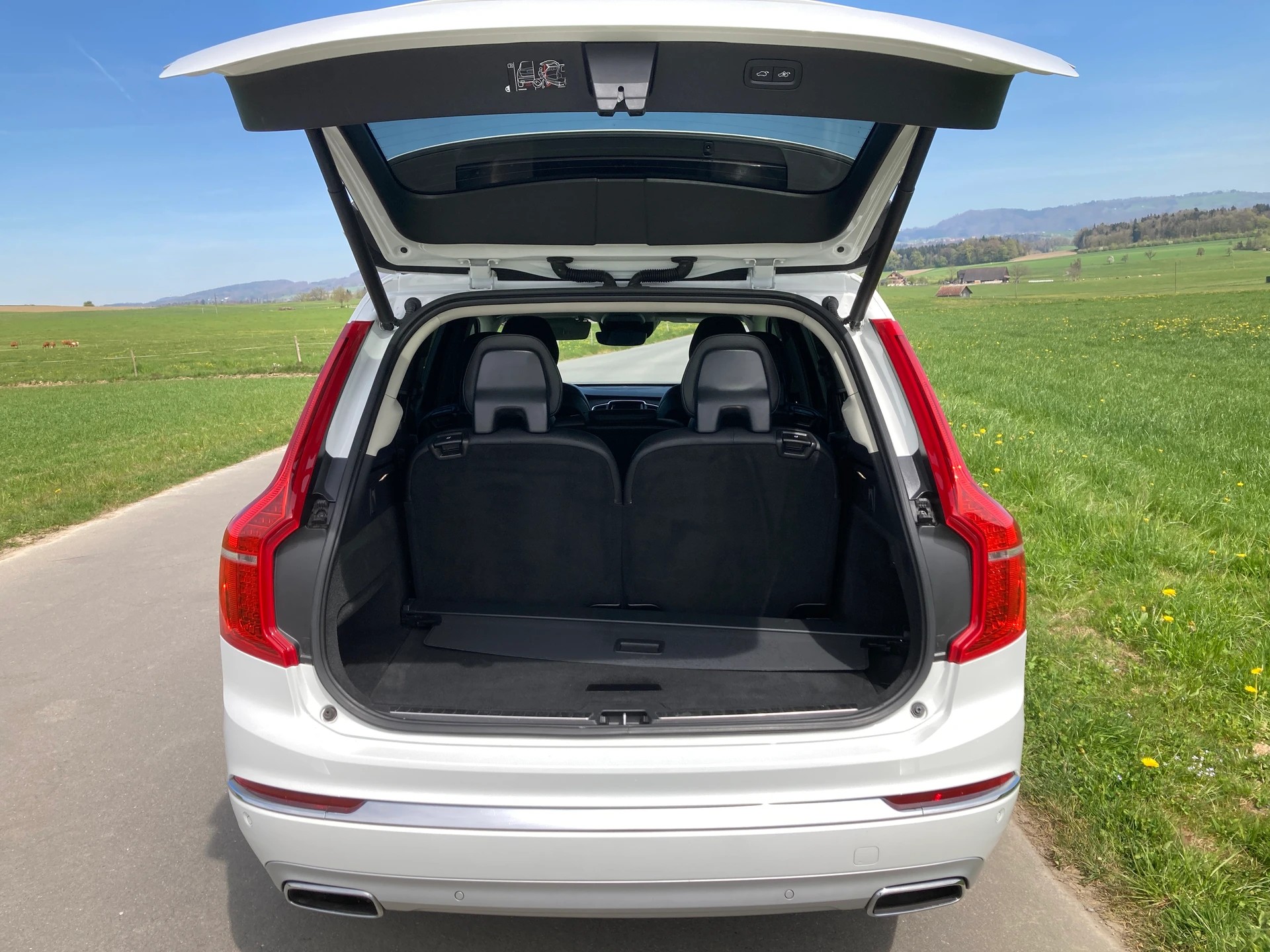 VOLVO XC90 T8 eAWD R-Design Expression Geartronic 7 Sitzer-image-5