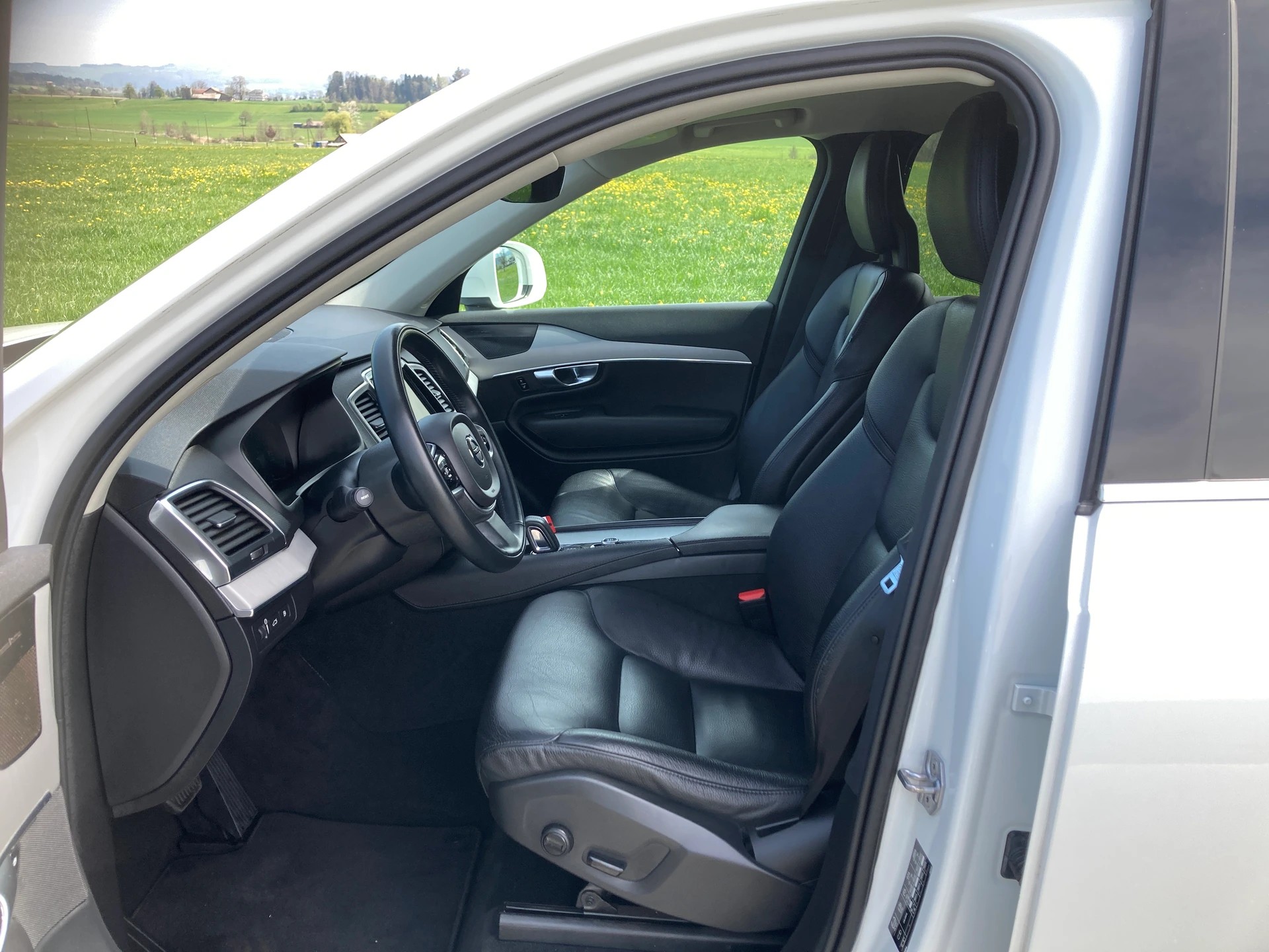 VOLVO XC90 T8 eAWD R-Design Expression Geartronic 7 Sitzer-image-8