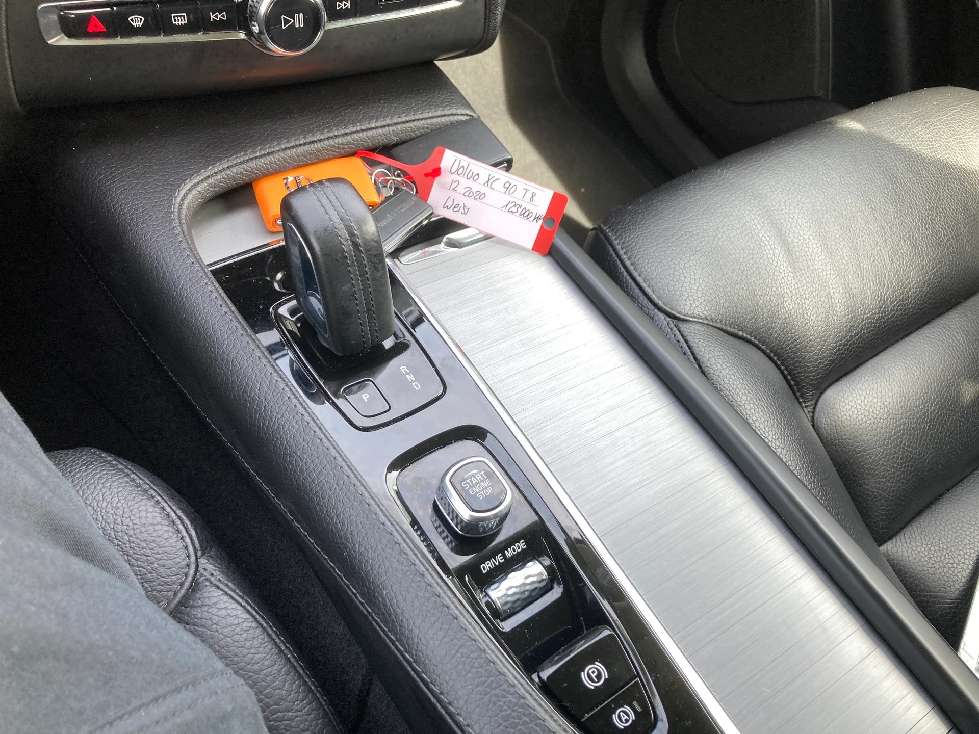 VOLVO XC90 T8 eAWD R-Design Expression Geartronic 7 Sitzer-image-11