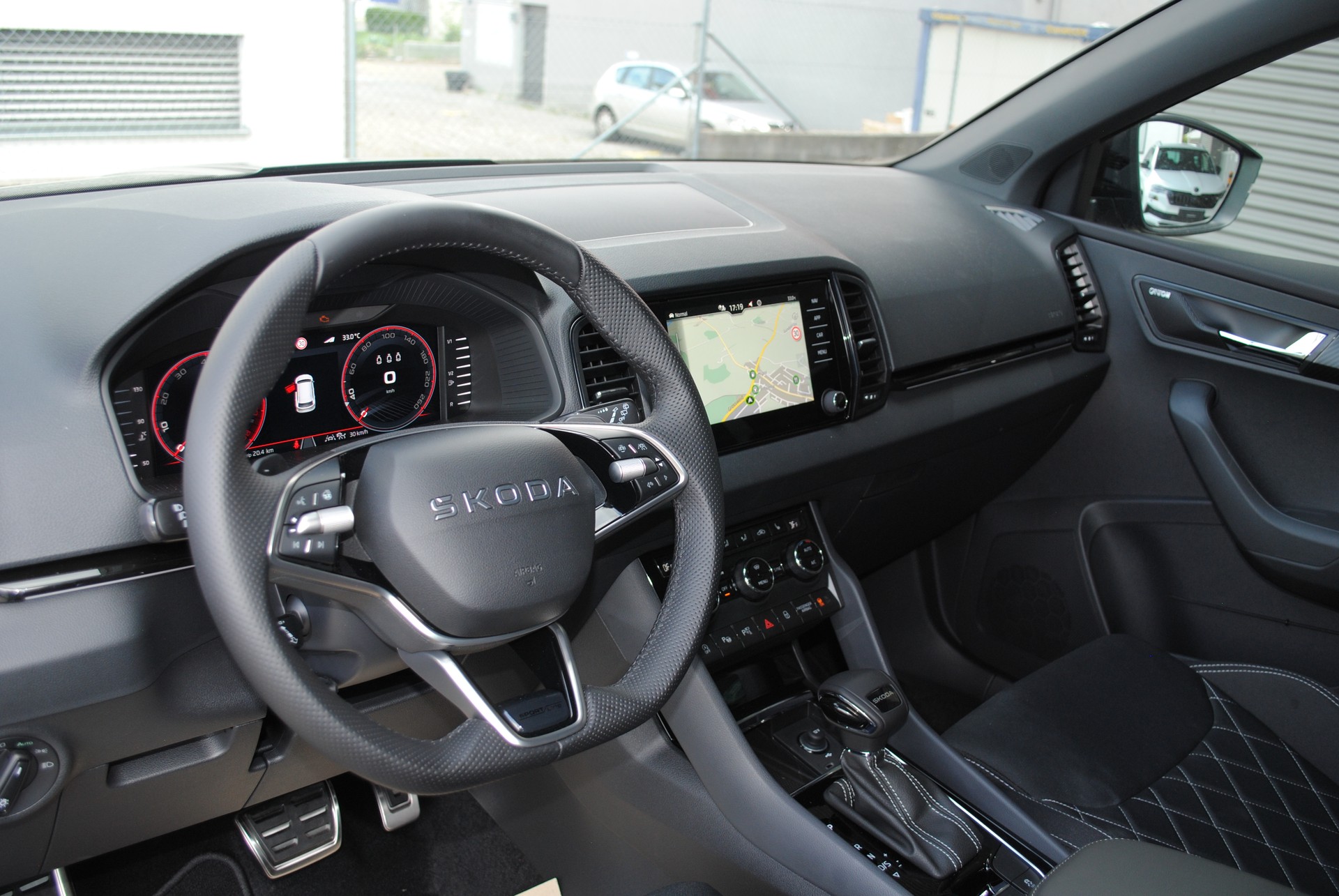 SKODA Karoq 2.0 TSI SportLine 4x4 DSG-image-11