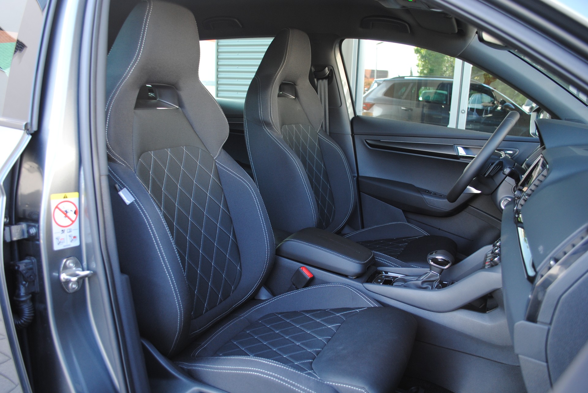 SKODA Karoq 2.0 TSI SportLine 4x4 DSG-image-5