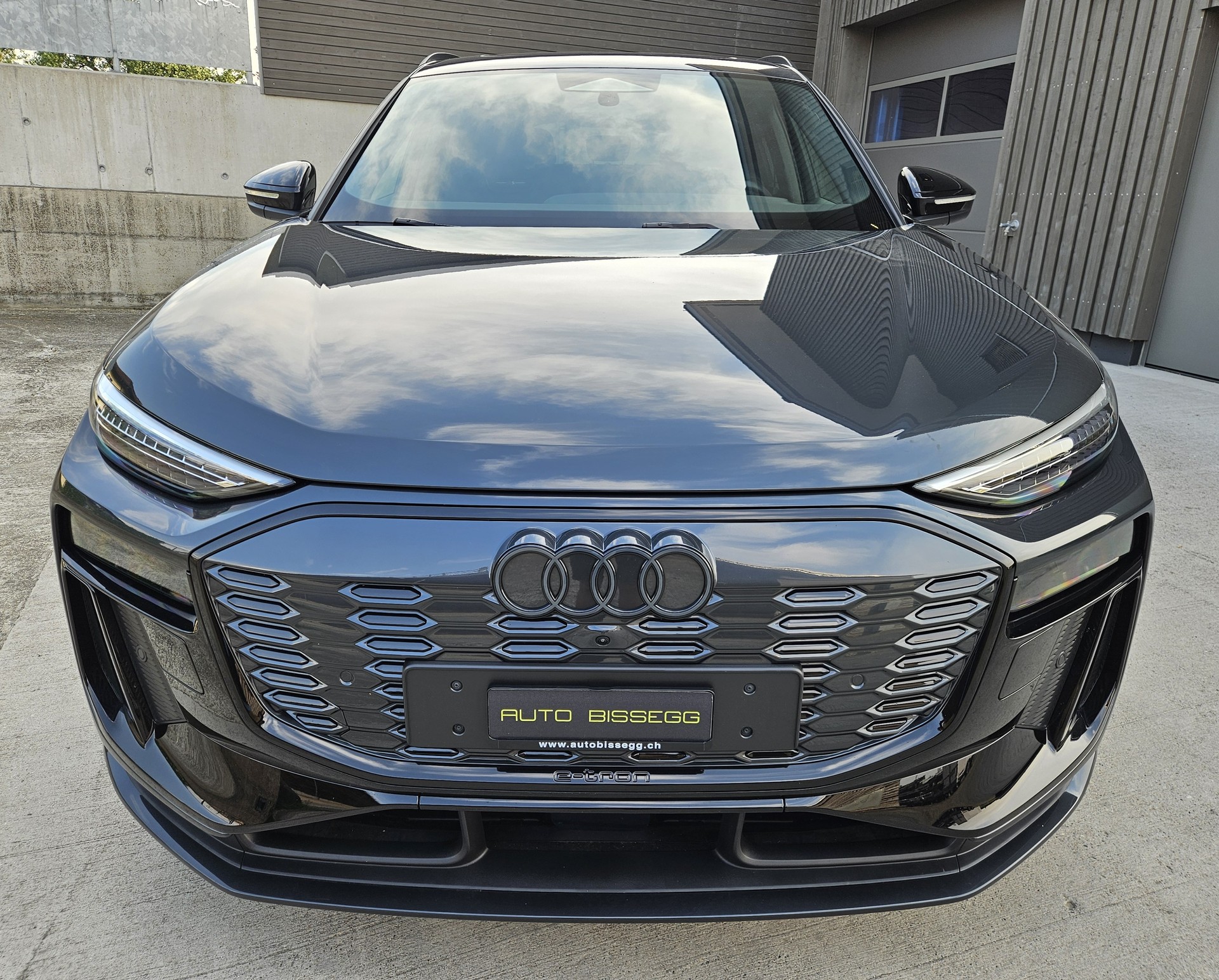 AUDI Q6 e-tron quattro S-line Tech pro mit traumhafter Ausstattung und 5 Jahren Garantie.-showroom-element-1