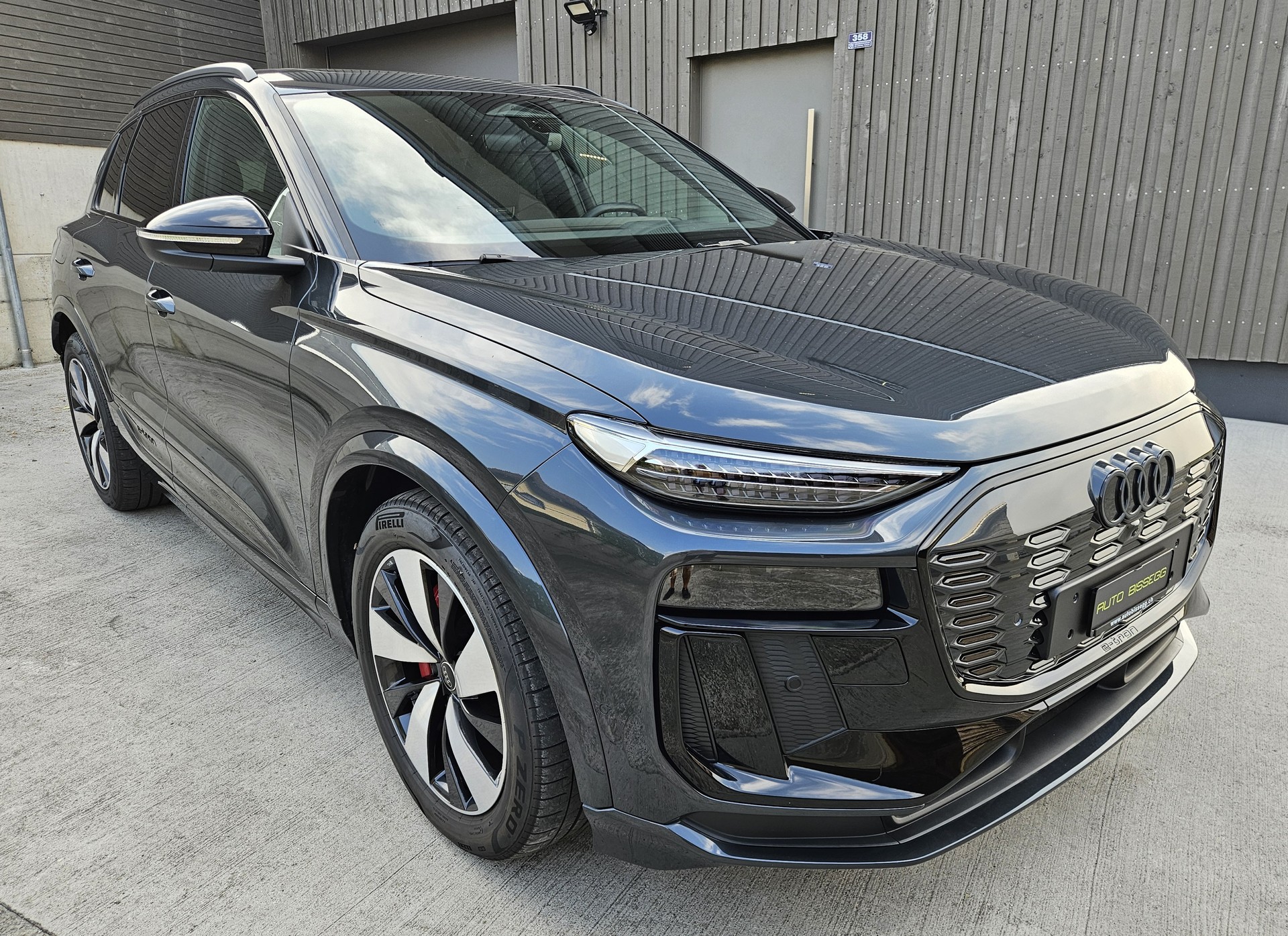 AUDI Q6 e-tron quattro S-line Tech pro mit traumhafter Ausstattung und 5 Jahren Garantie.