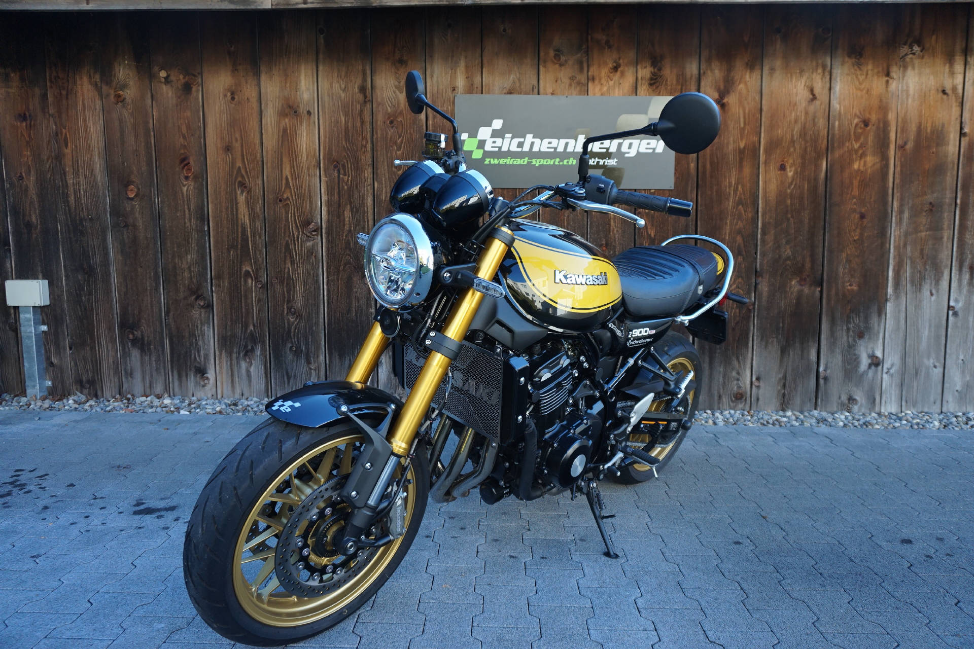 KAWASAKI Z 900 RS SE-showroom-element-1