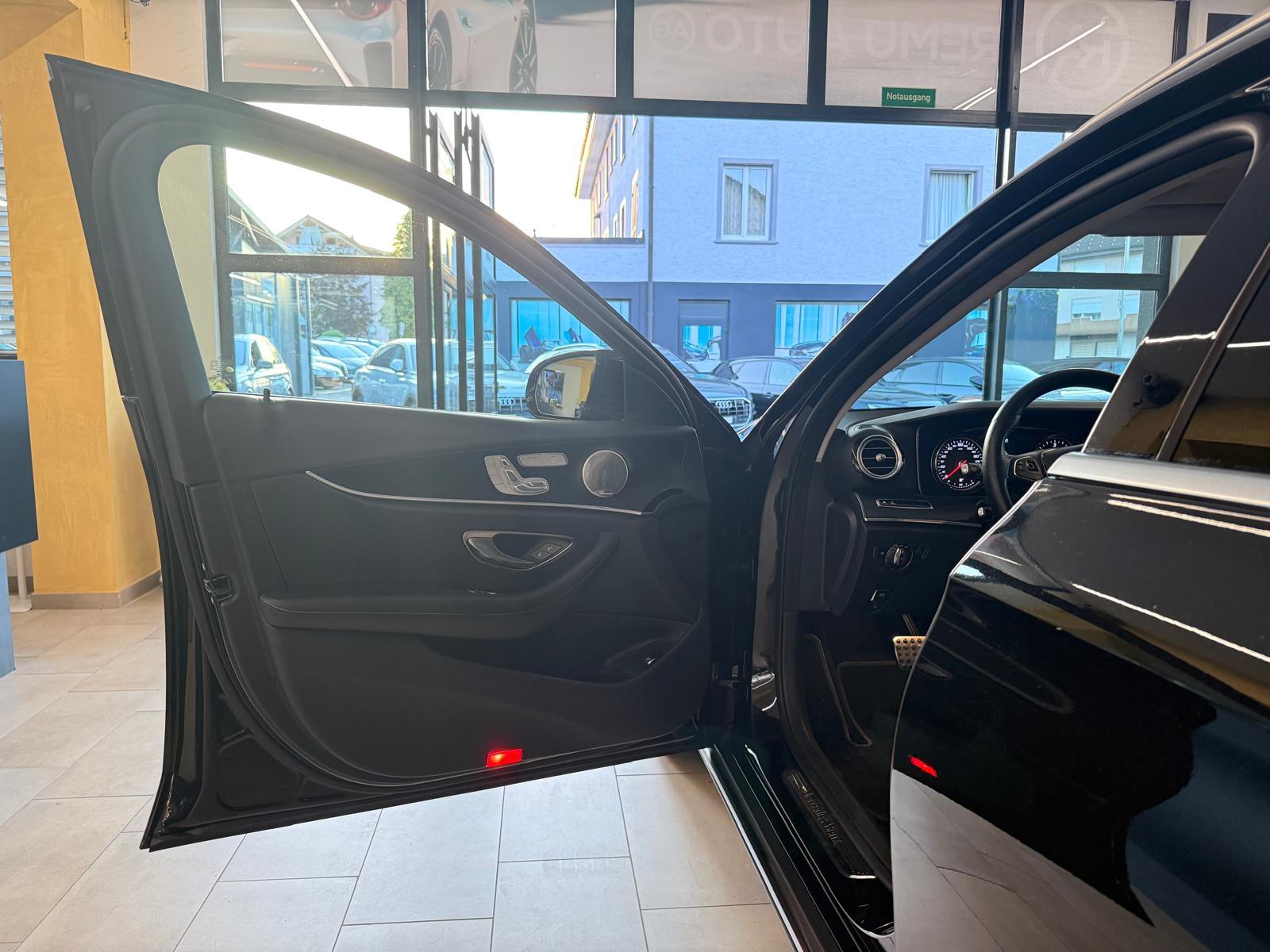 MERCEDES-BENZ E 220 d All-Terrain Avantgarde 4Matic 9G-Tronic-image-9
