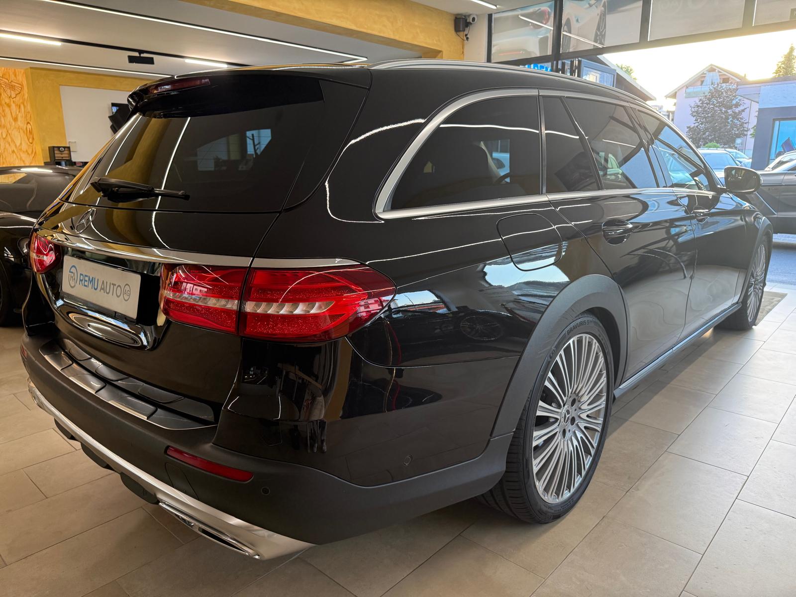 MERCEDES-BENZ E 220 d All-Terrain Avantgarde 4Matic 9G-Tronic-image-2