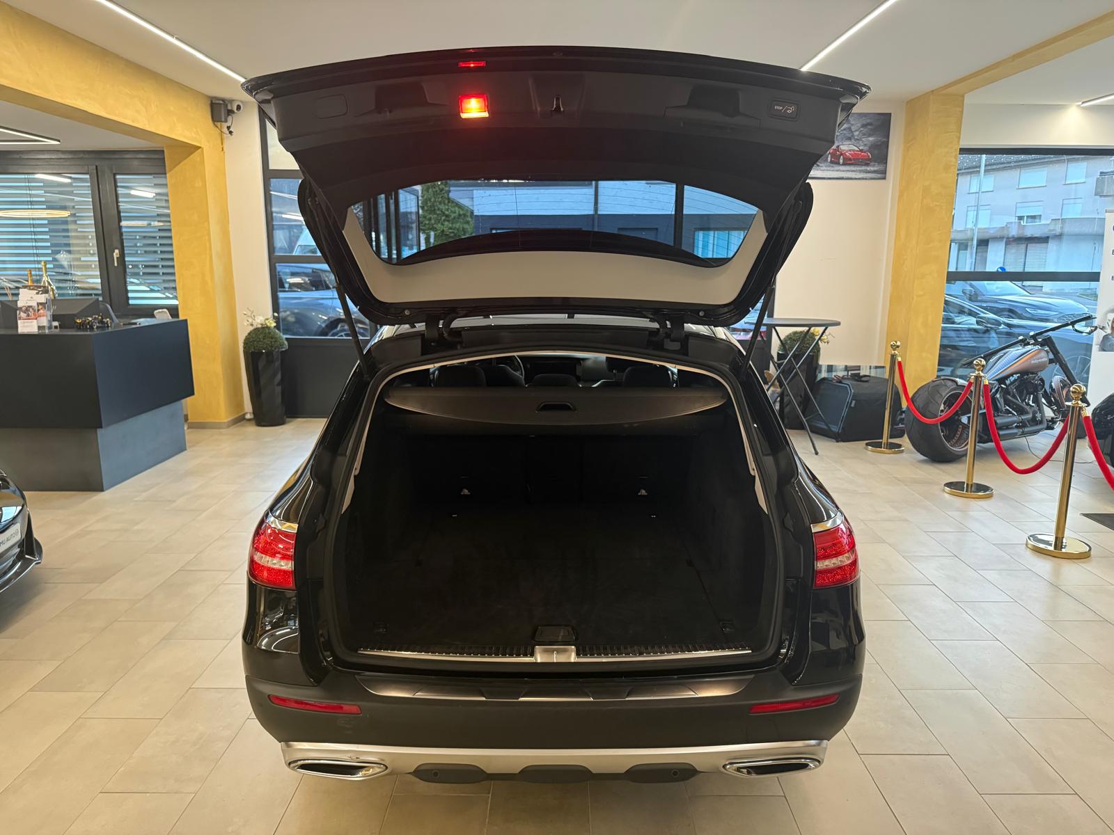 MERCEDES-BENZ E 220 d All-Terrain Avantgarde 4Matic 9G-Tronic-image-4