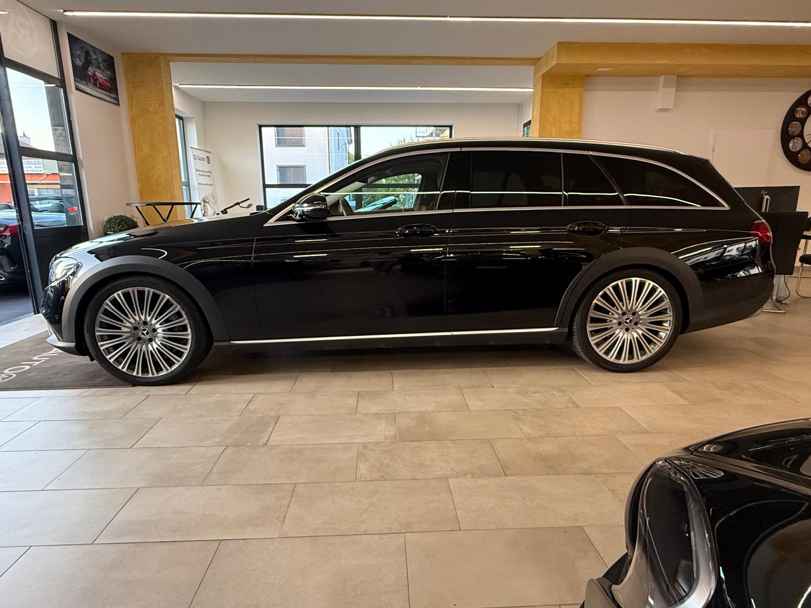 MERCEDES-BENZ E 220 d All-Terrain Avantgarde 4Matic 9G-Tronic-image-6