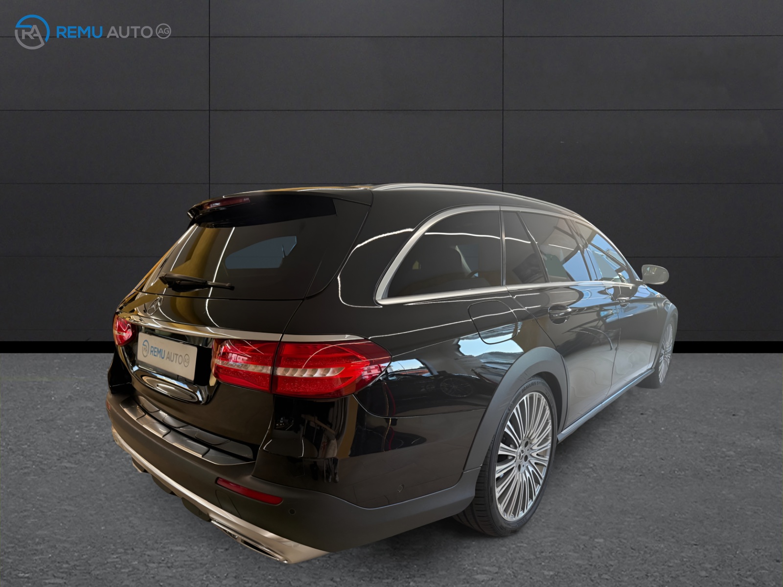 MERCEDES-BENZ E 220 d All-Terrain Avantgarde 4Matic 9G-Tronic-showroom-element-2