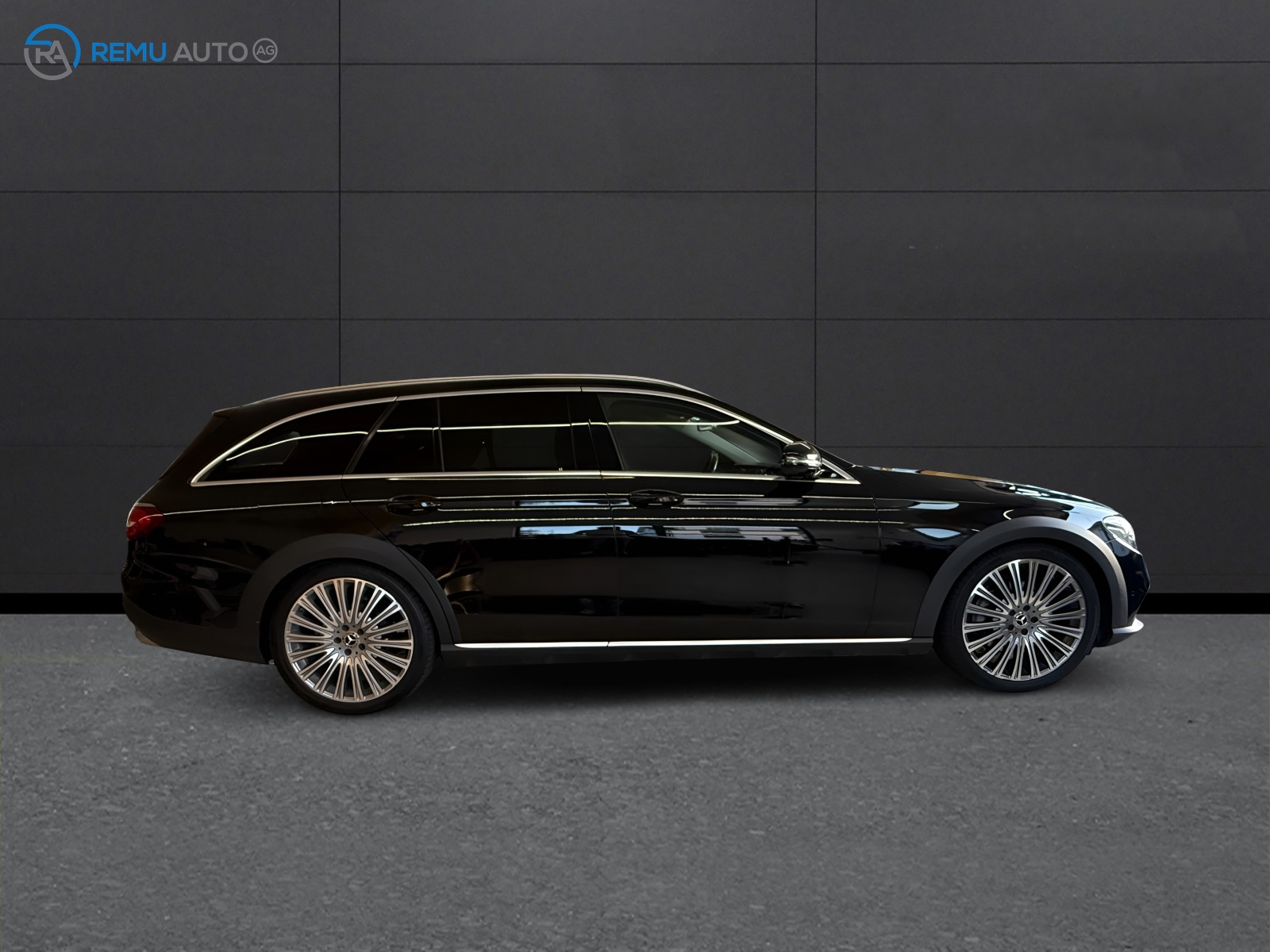 MERCEDES-BENZ E 220 d All-Terrain Avantgarde 4Matic 9G-Tronic-showroom-element-1