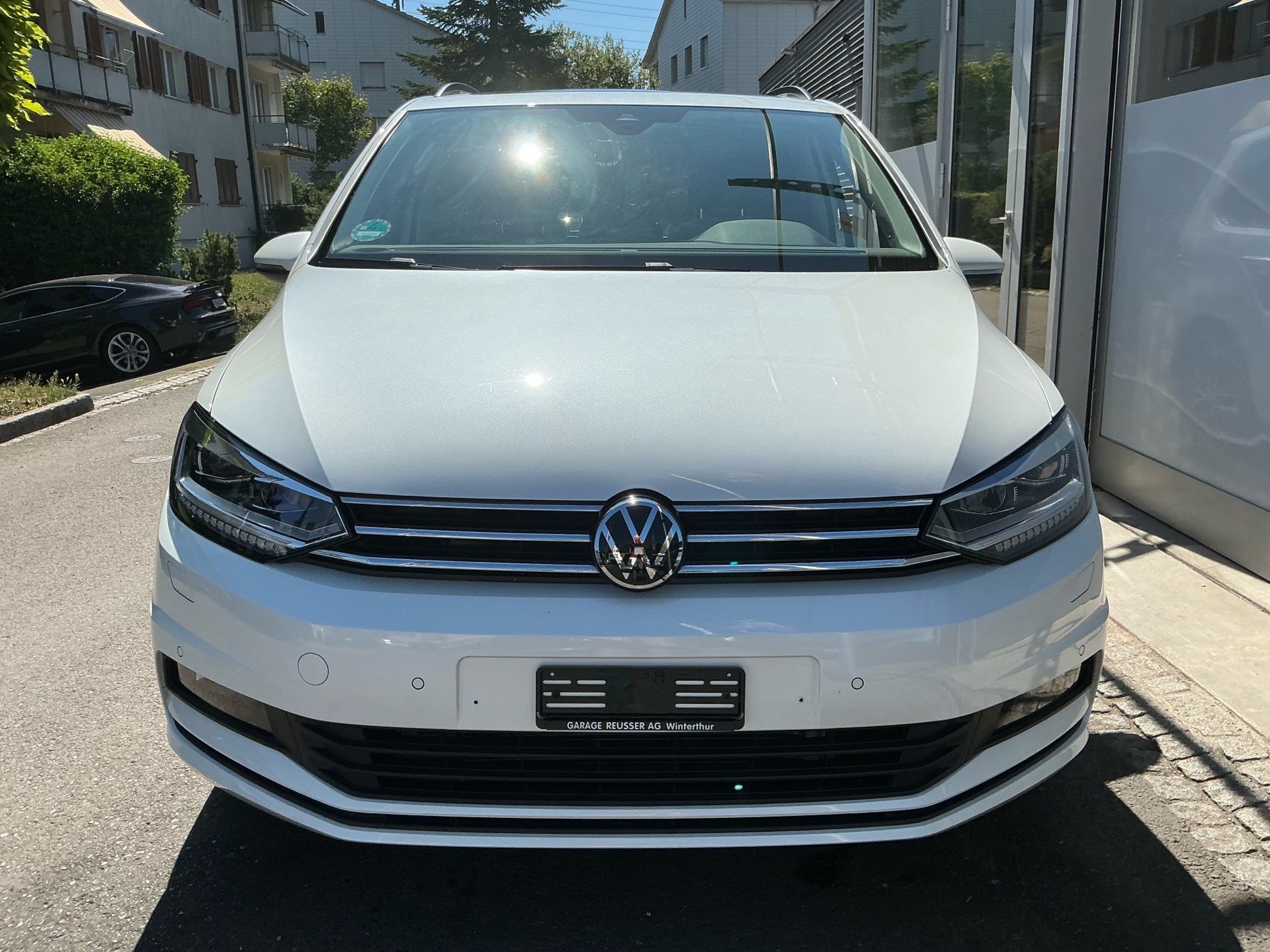 VW Touran 1.5 TSI Comfortline DSG *** PANORAMADACH & ANHÄNGERKUPPLUNG ***-showroom-element-1