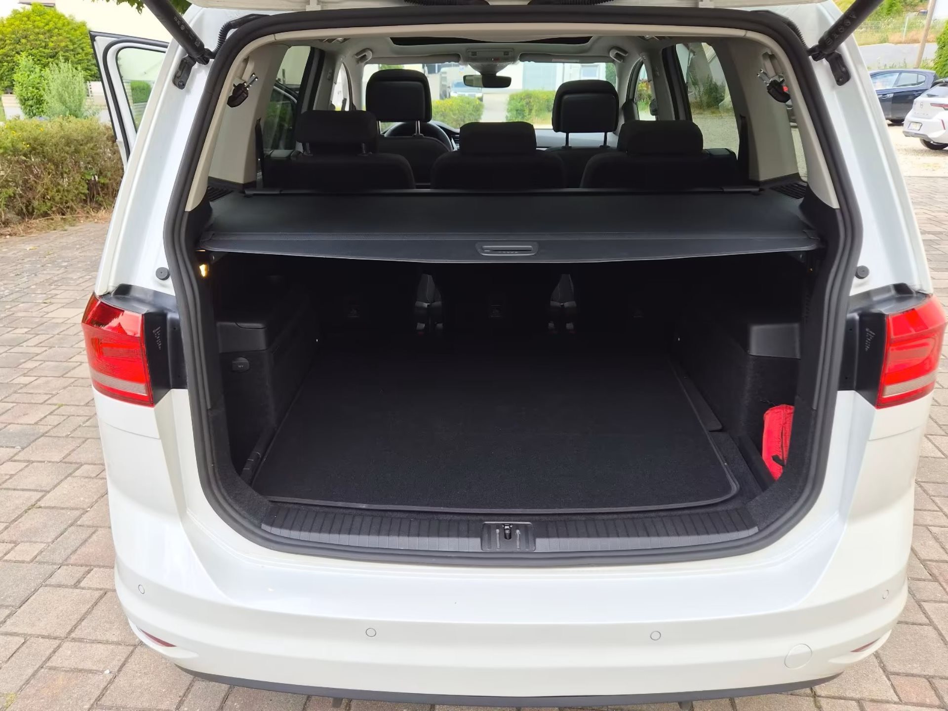 VW Touran 1.5 TSI Comfortline DSG *** PANORAMADACH & ANHÄNGERKUPPLUNG ***-image-3