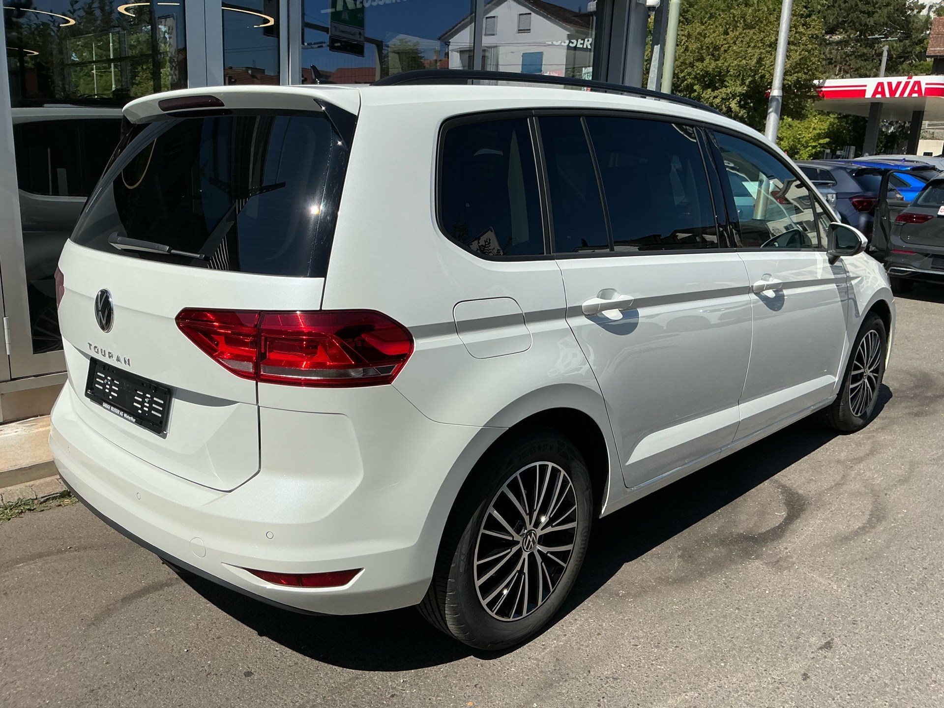 VW Touran 1.5 TSI Comfortline DSG *** PANORAMADACH & ANHÄNGERKUPPLUNG ***-showroom-element-3