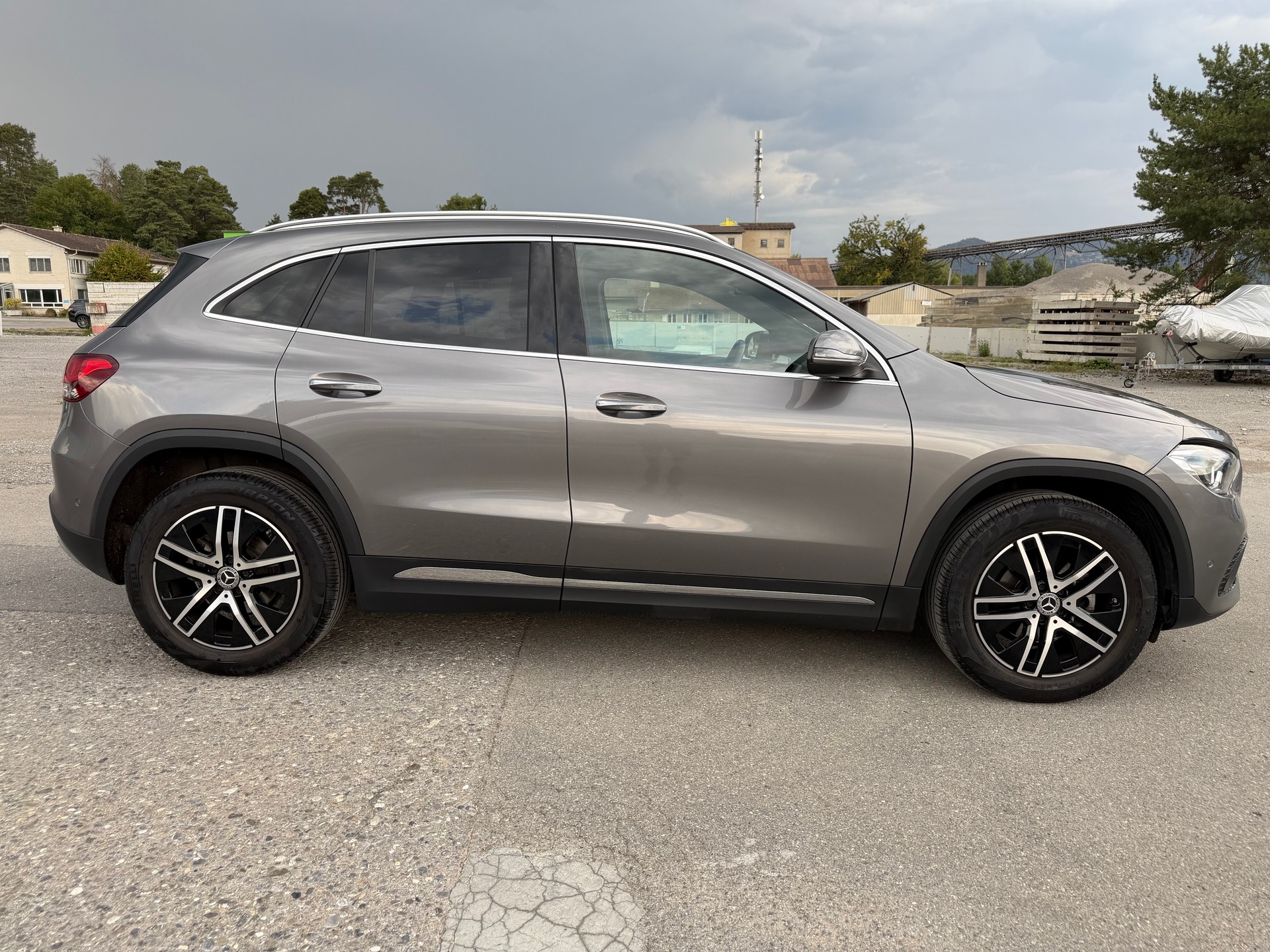 MERCEDES-BENZ GLA 180 AMG Line 7G-DCT-image-6