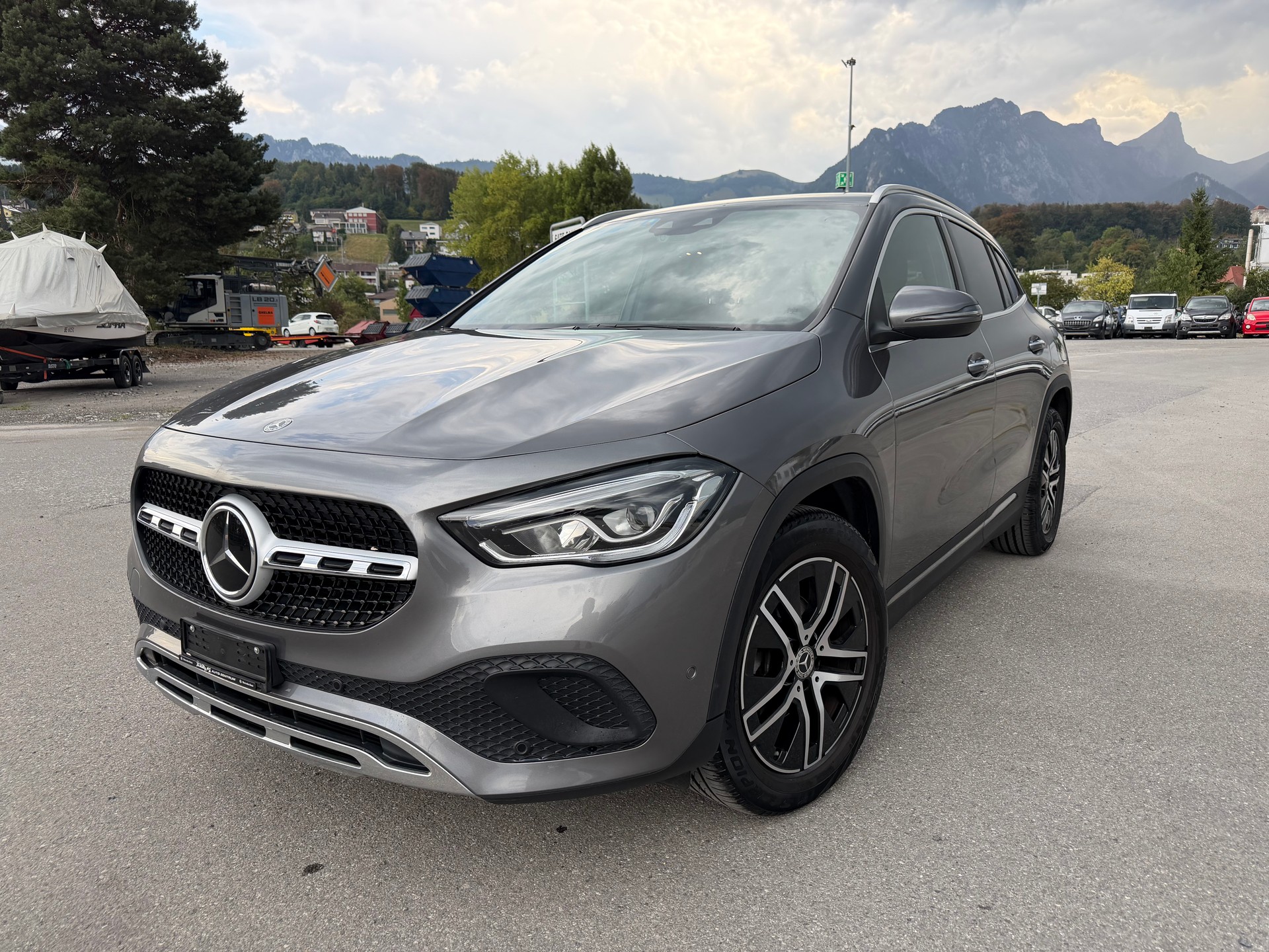 MERCEDES-BENZ GLA 180 AMG Line 7G-DCT-image-0