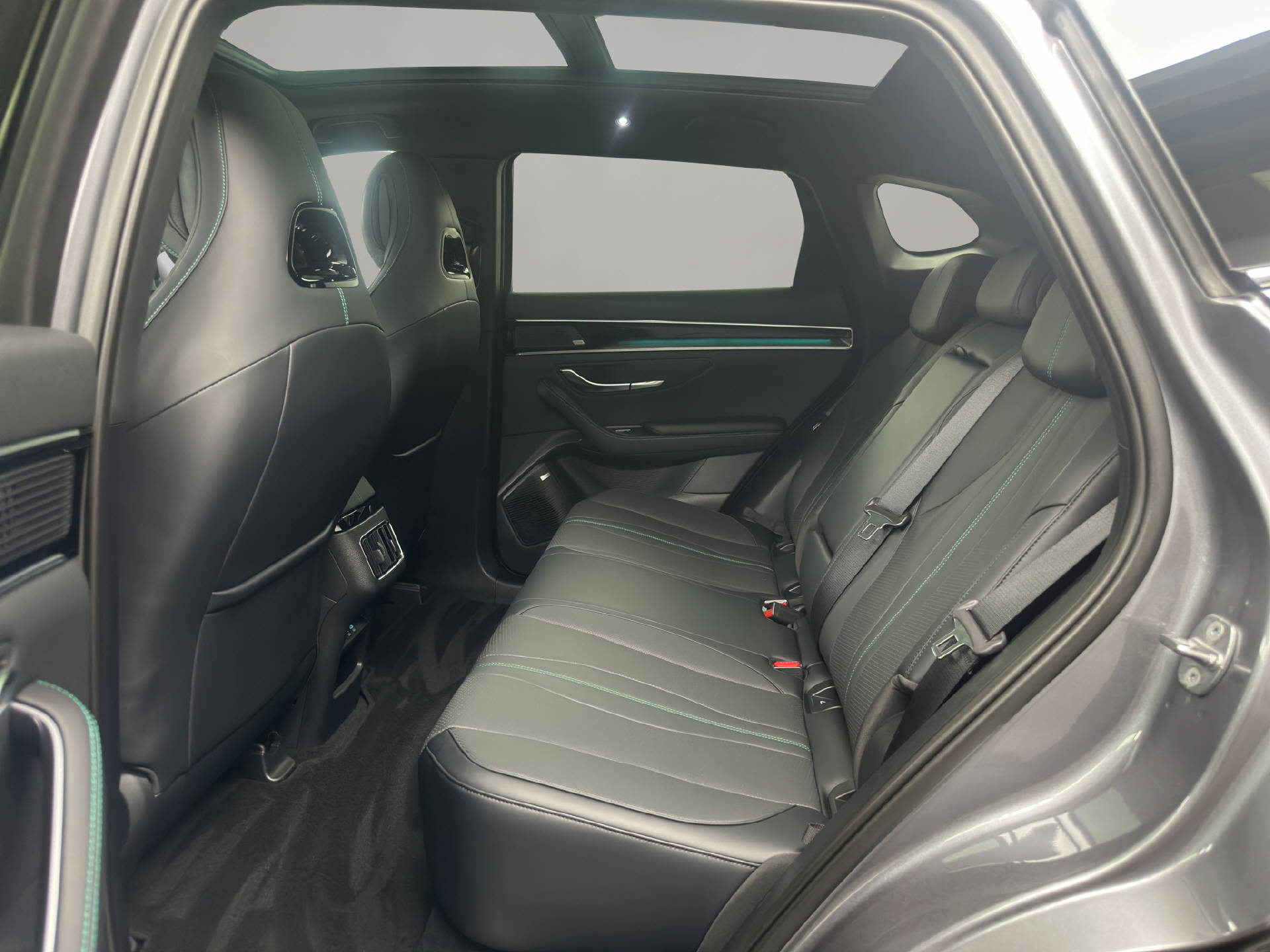 BYD Seal U DM-i Design AWD 324 PS-image-9