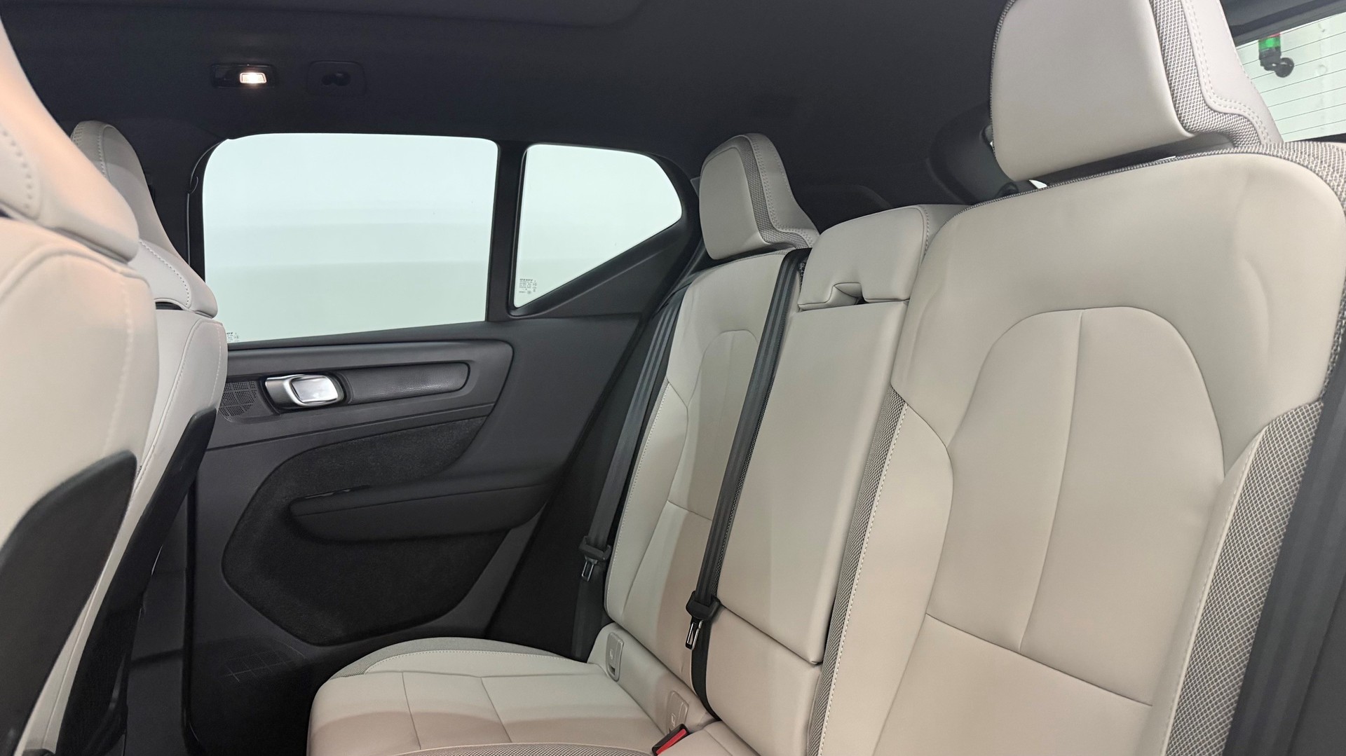 VOLVO EX40 Twin Ultra AWD-image-6