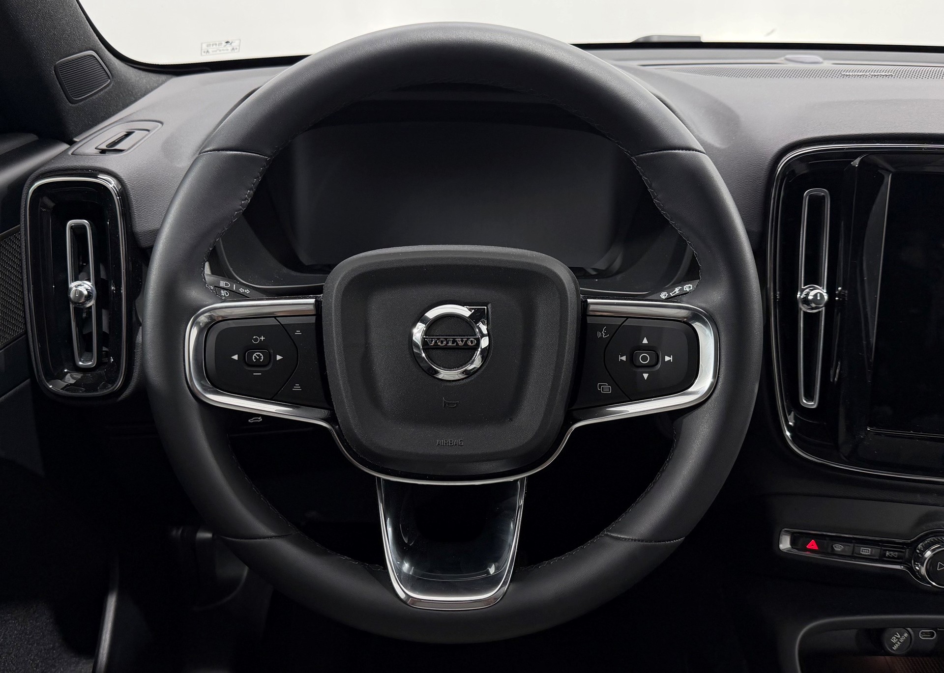 VOLVO EX40 Twin Ultra AWD-image-10