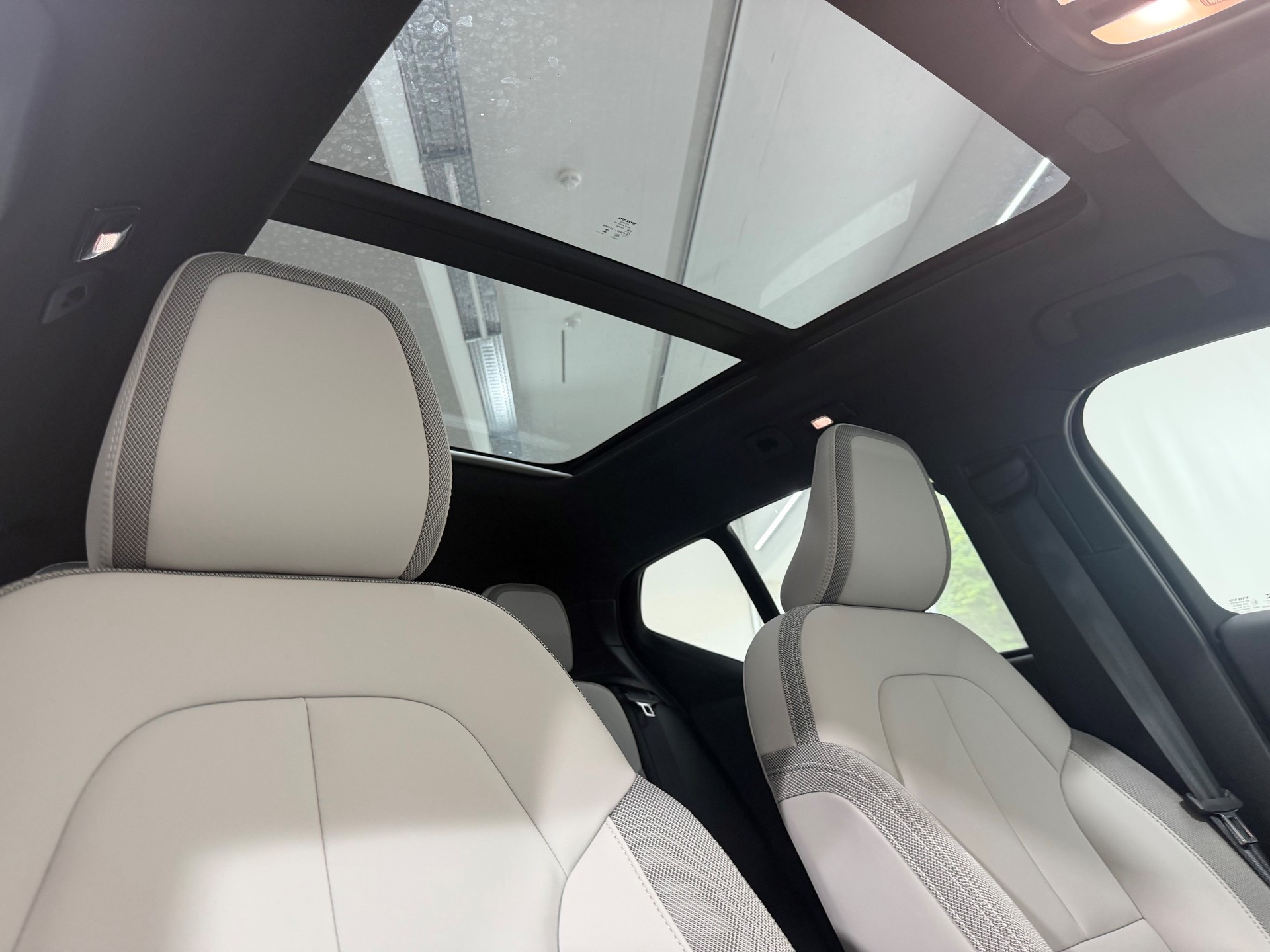 VOLVO EX40 Twin Ultra AWD-image-13