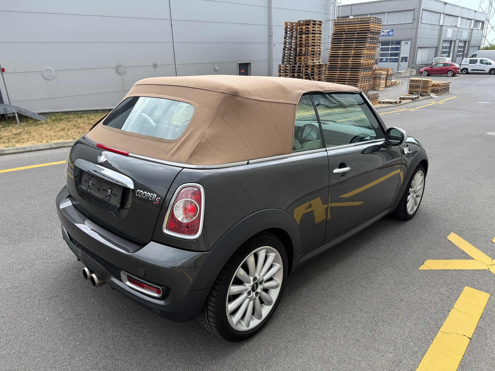 MINI Cooper S Cabriolet(M)-image-11
