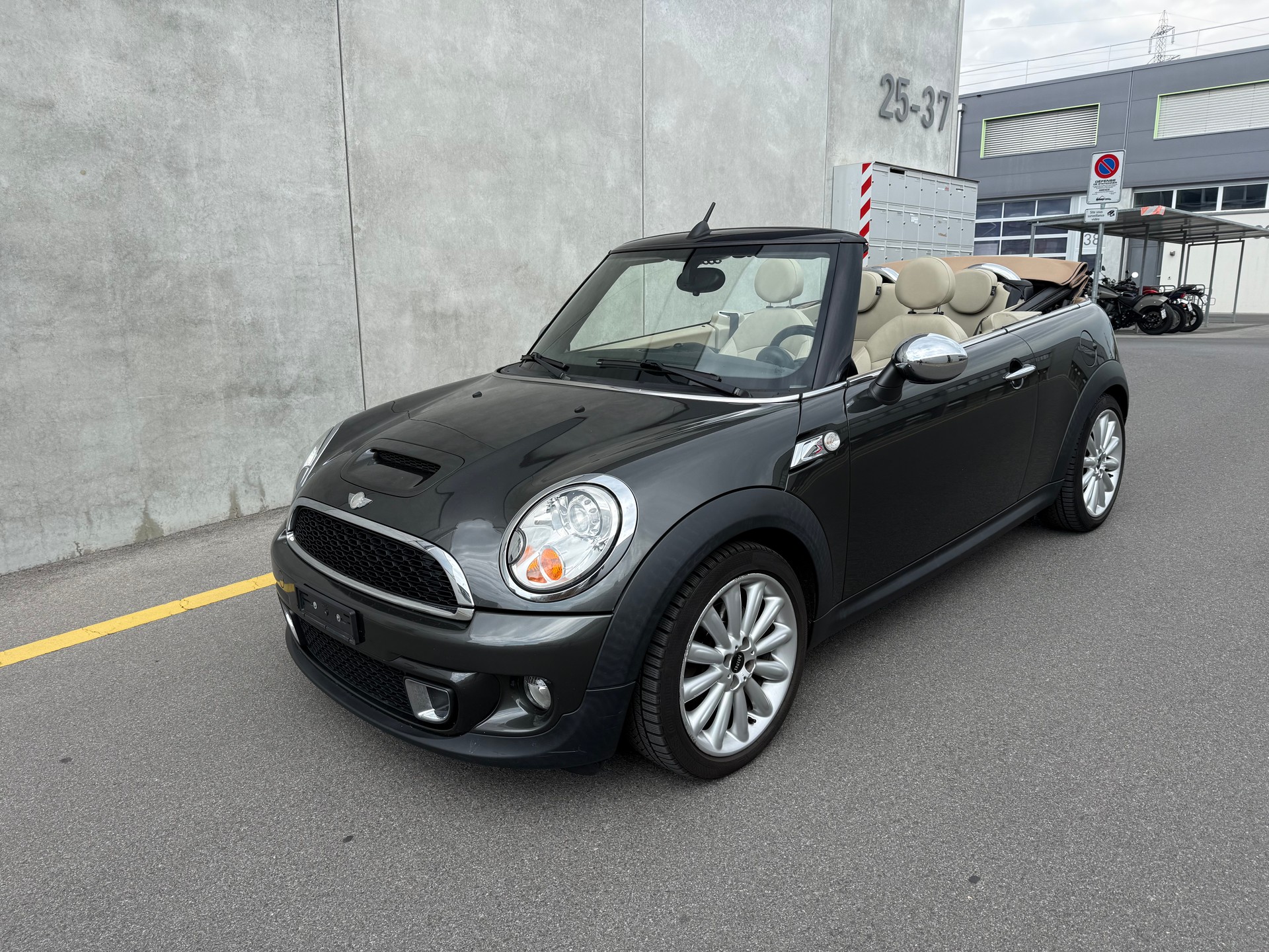 MINI Cooper S Cabriolet(M)-image-0