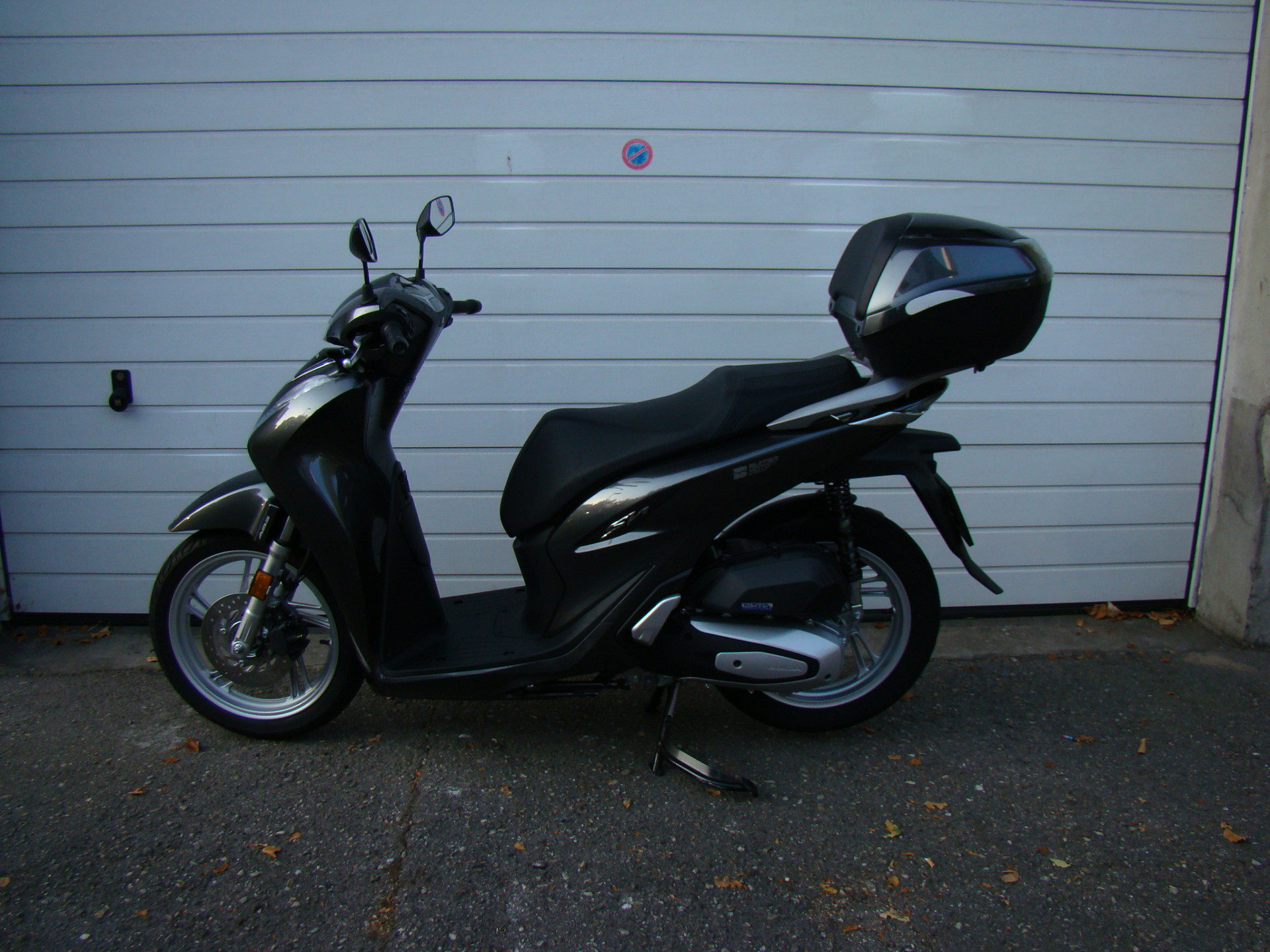HONDA SH 125-showroom-element-2