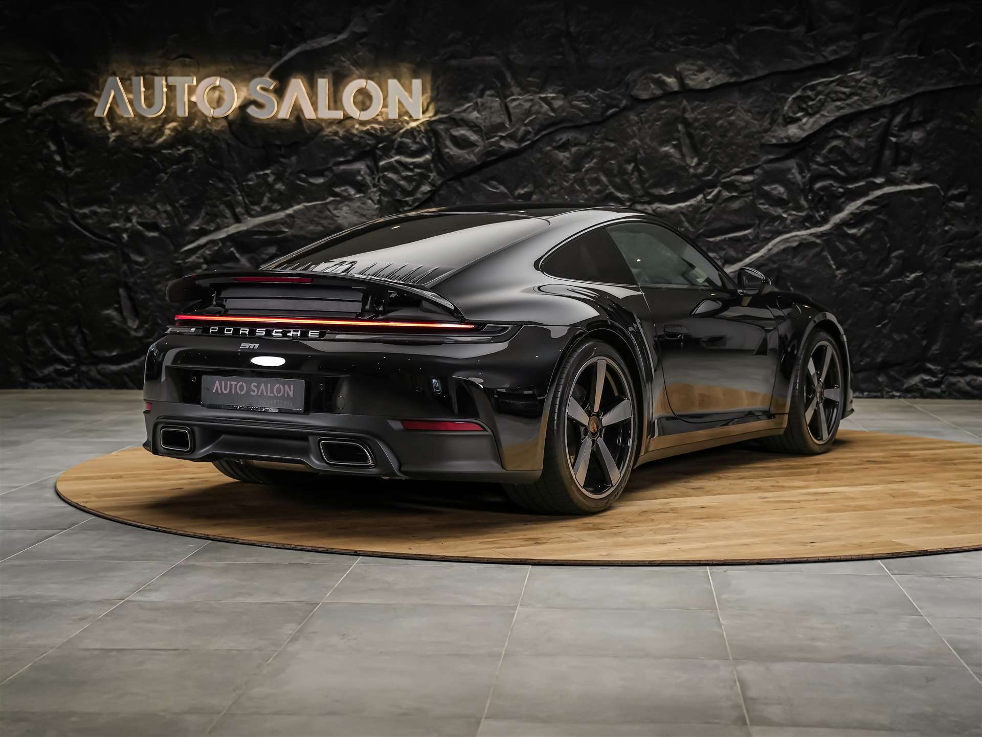 PORSCHE 911 Coupé 3.0 Carrera PDK *Bose Surround*Matrix LED*Lenkradheizung*-image-4