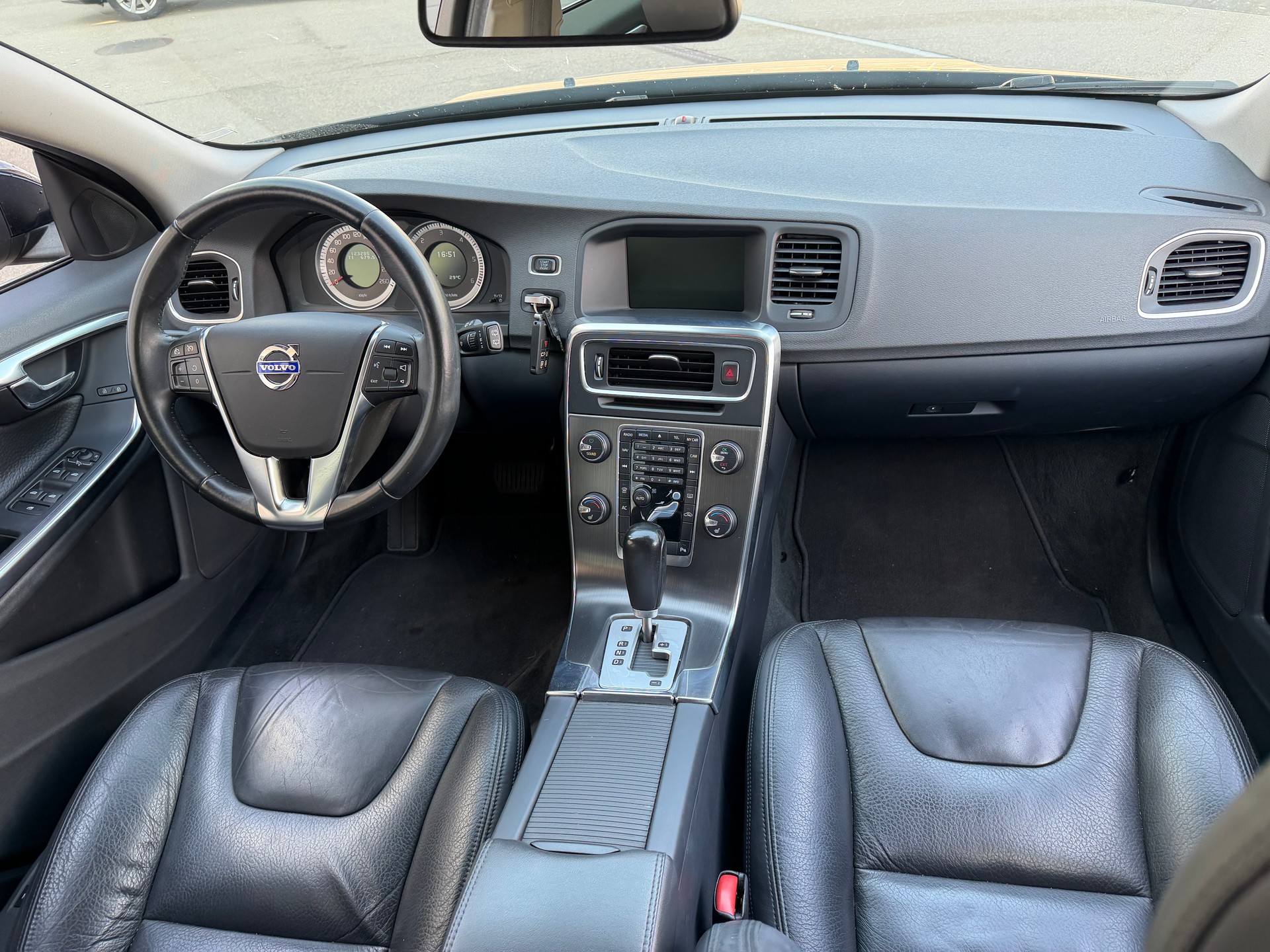 VOLVO V60 D5 AWD Summum Geartronic-image-9