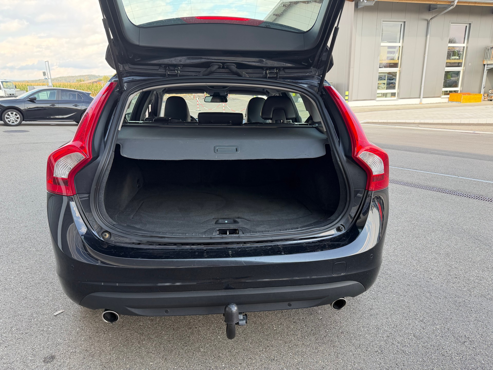 VOLVO V60 D5 AWD Summum Geartronic-image-6