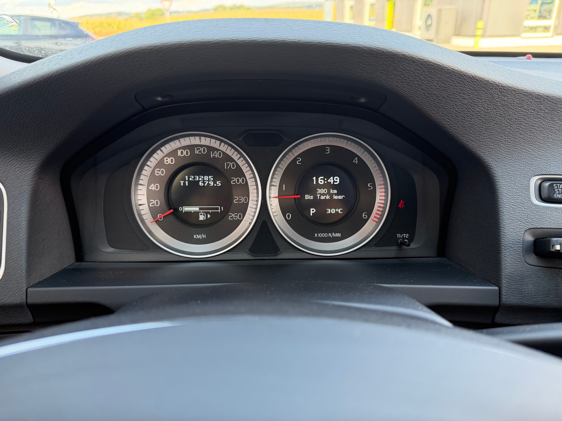VOLVO V60 D5 AWD Summum Geartronic-image-14