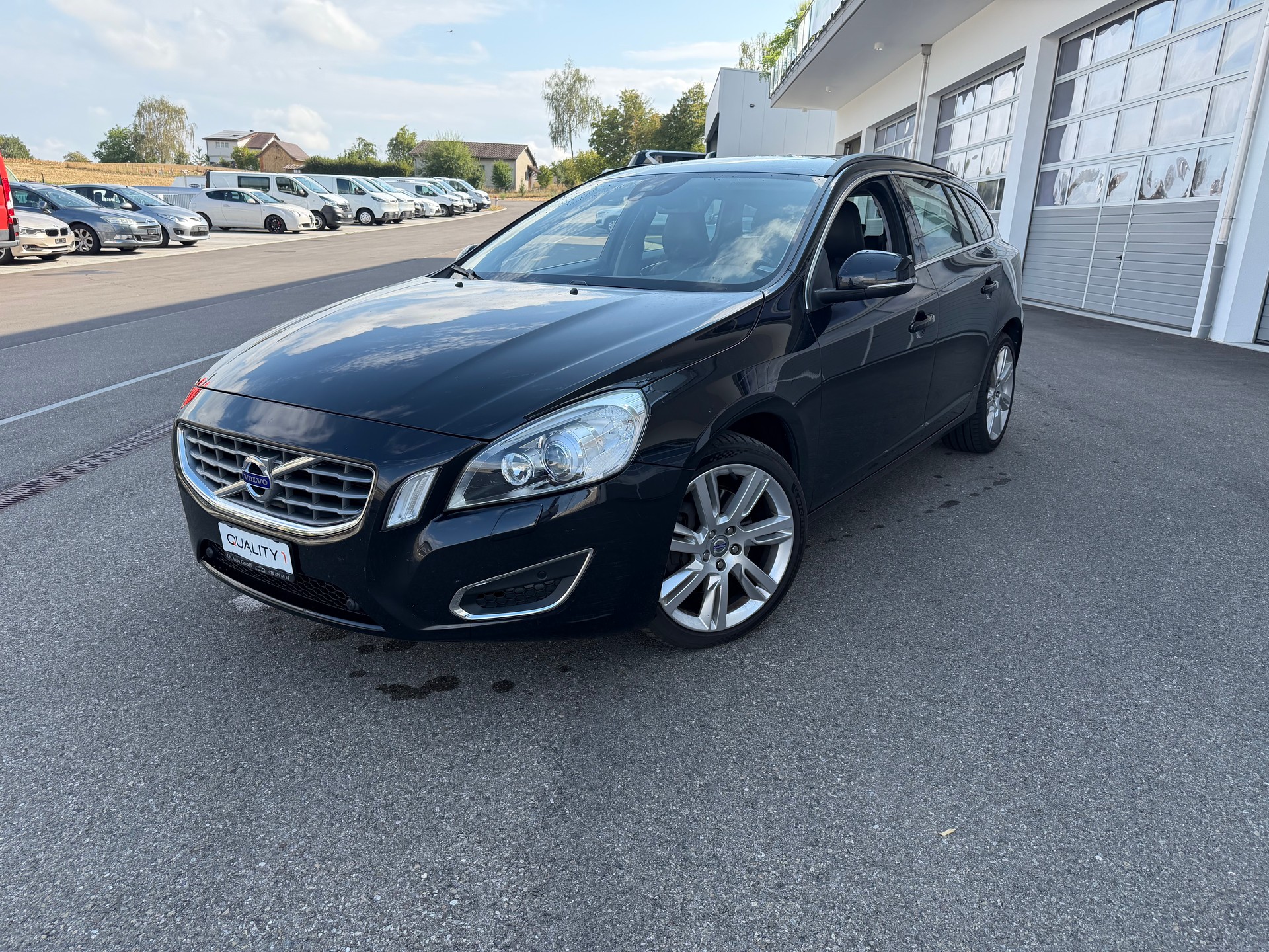 VOLVO V60 D5 AWD Summum Geartronic-image-0