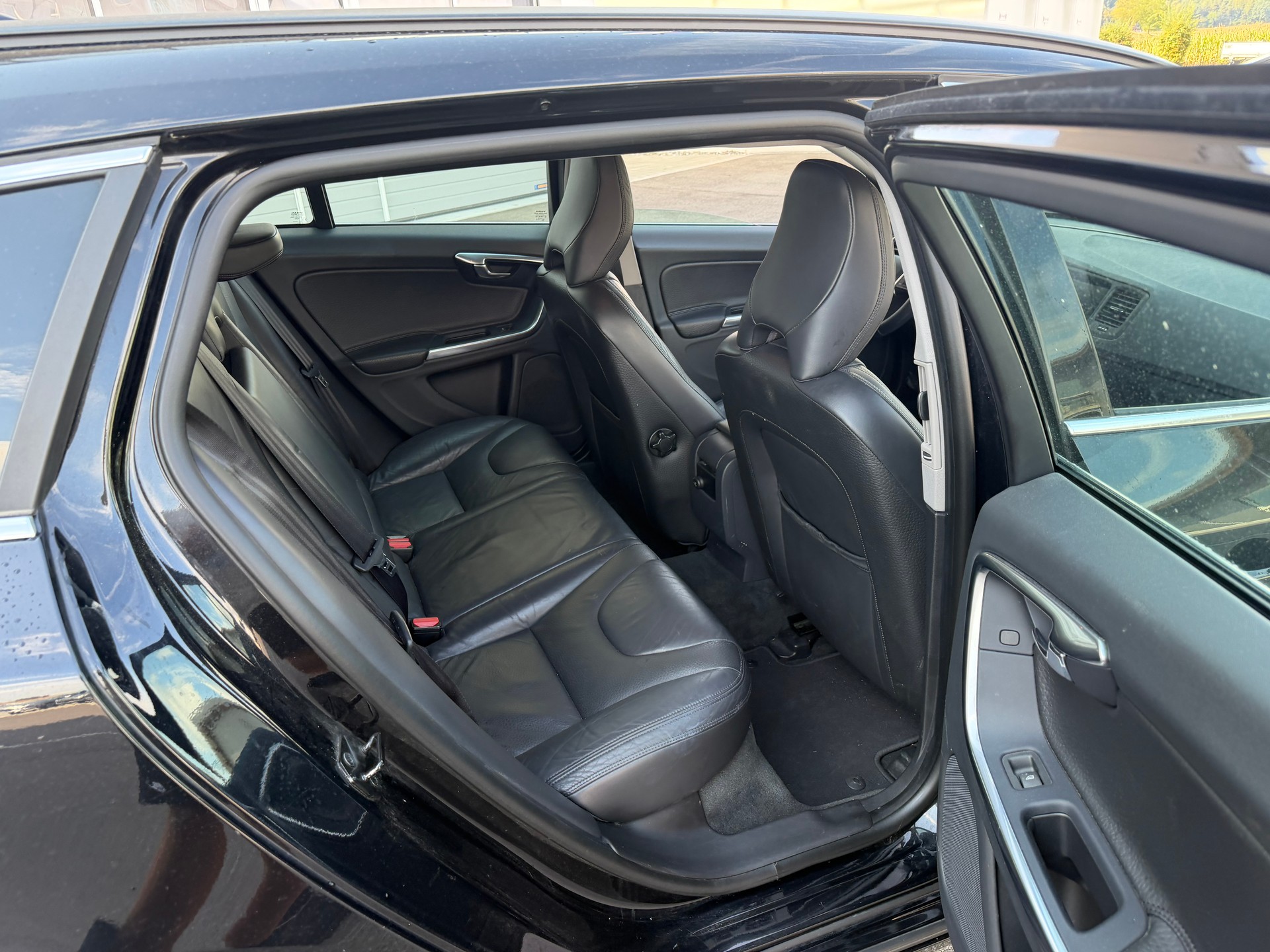 VOLVO V60 D5 AWD Summum Geartronic-image-10