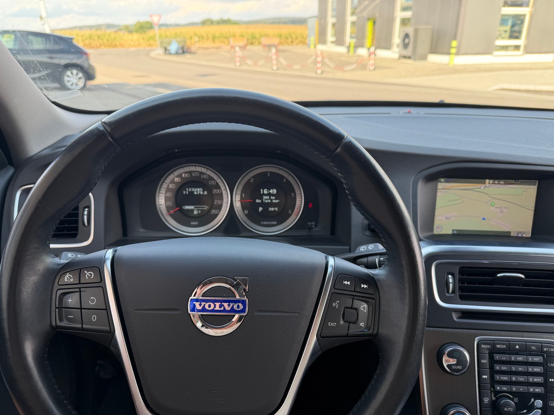 VOLVO V60 D5 AWD Summum Geartronic-image-13