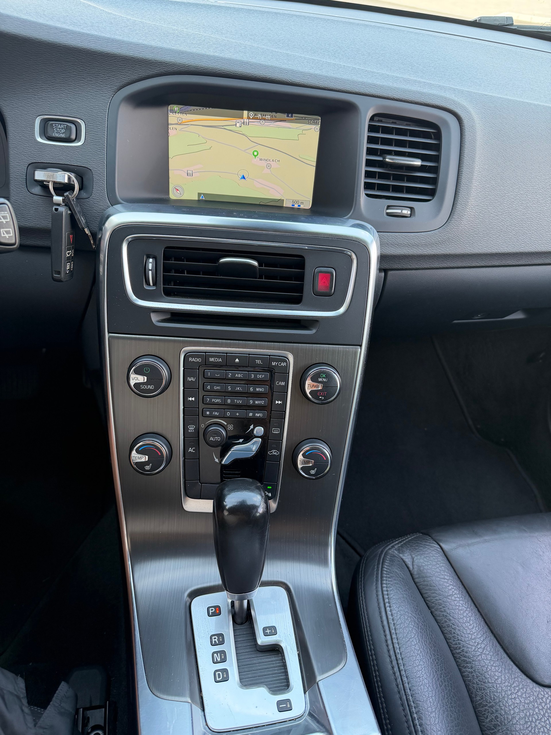 VOLVO V60 D5 AWD Summum Geartronic-image-7