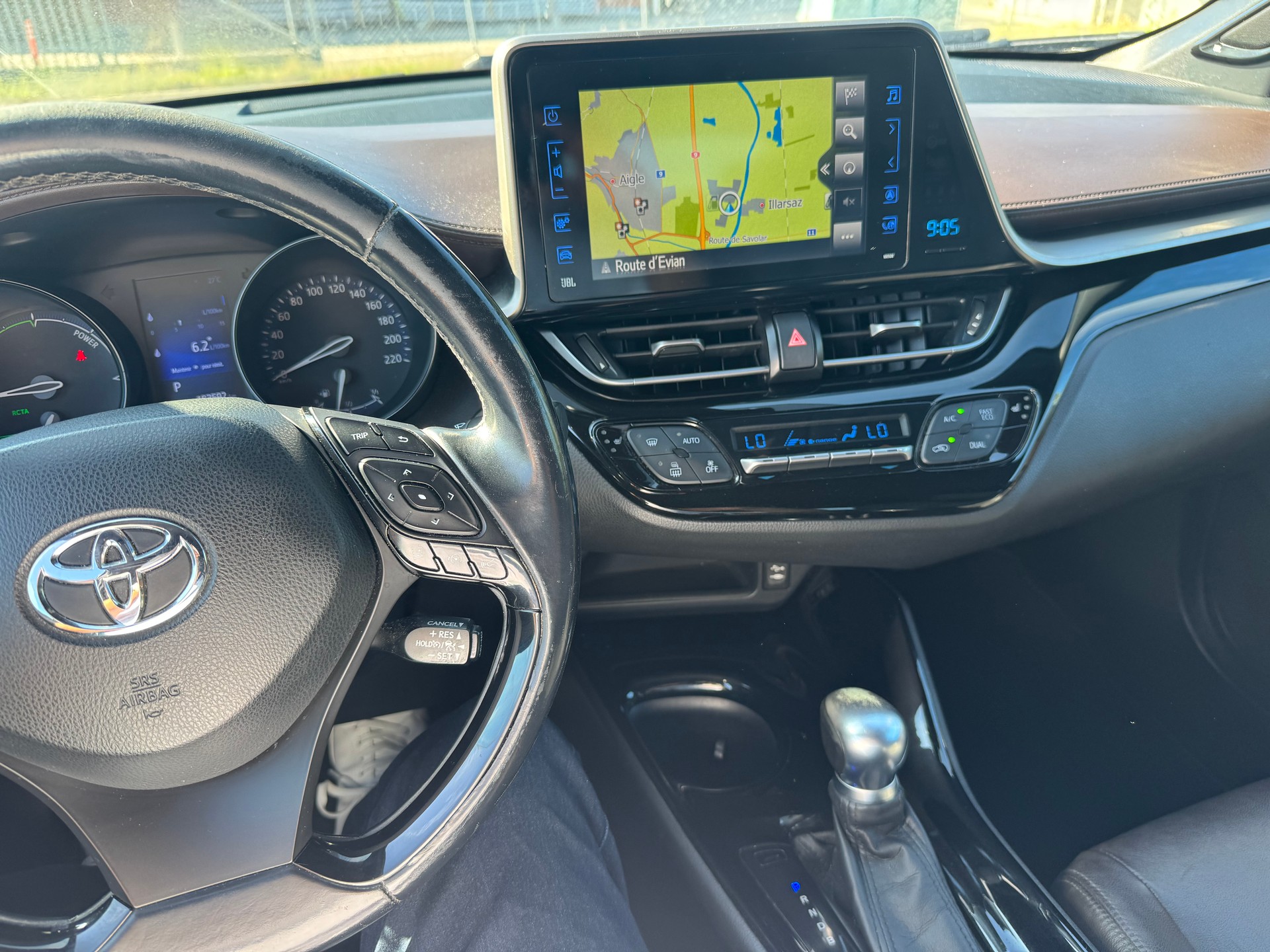 TOYOTA C-HR 1.8 HSD Comfort CVT-image-17