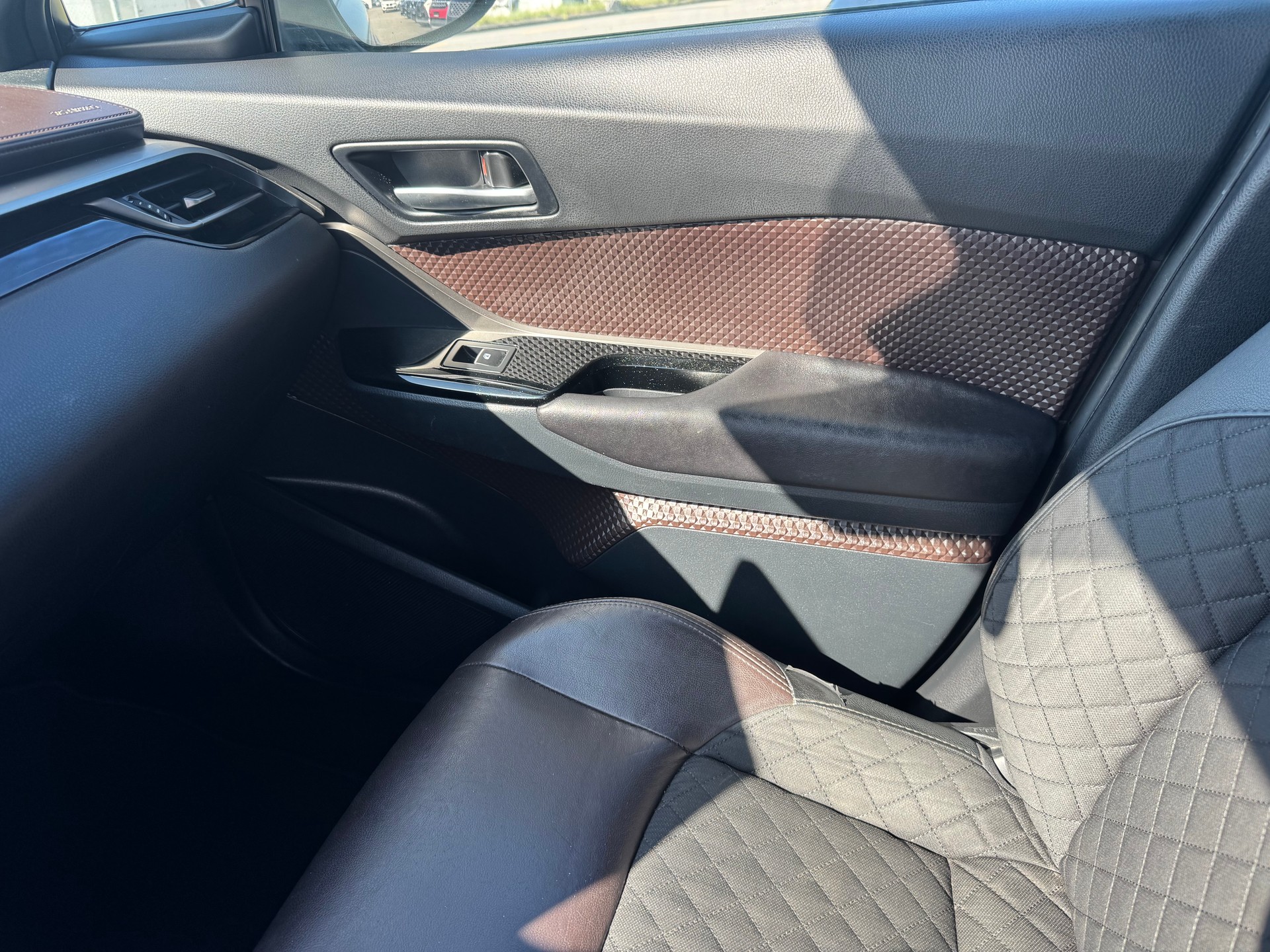 TOYOTA C-HR 1.8 HSD Comfort CVT-image-19