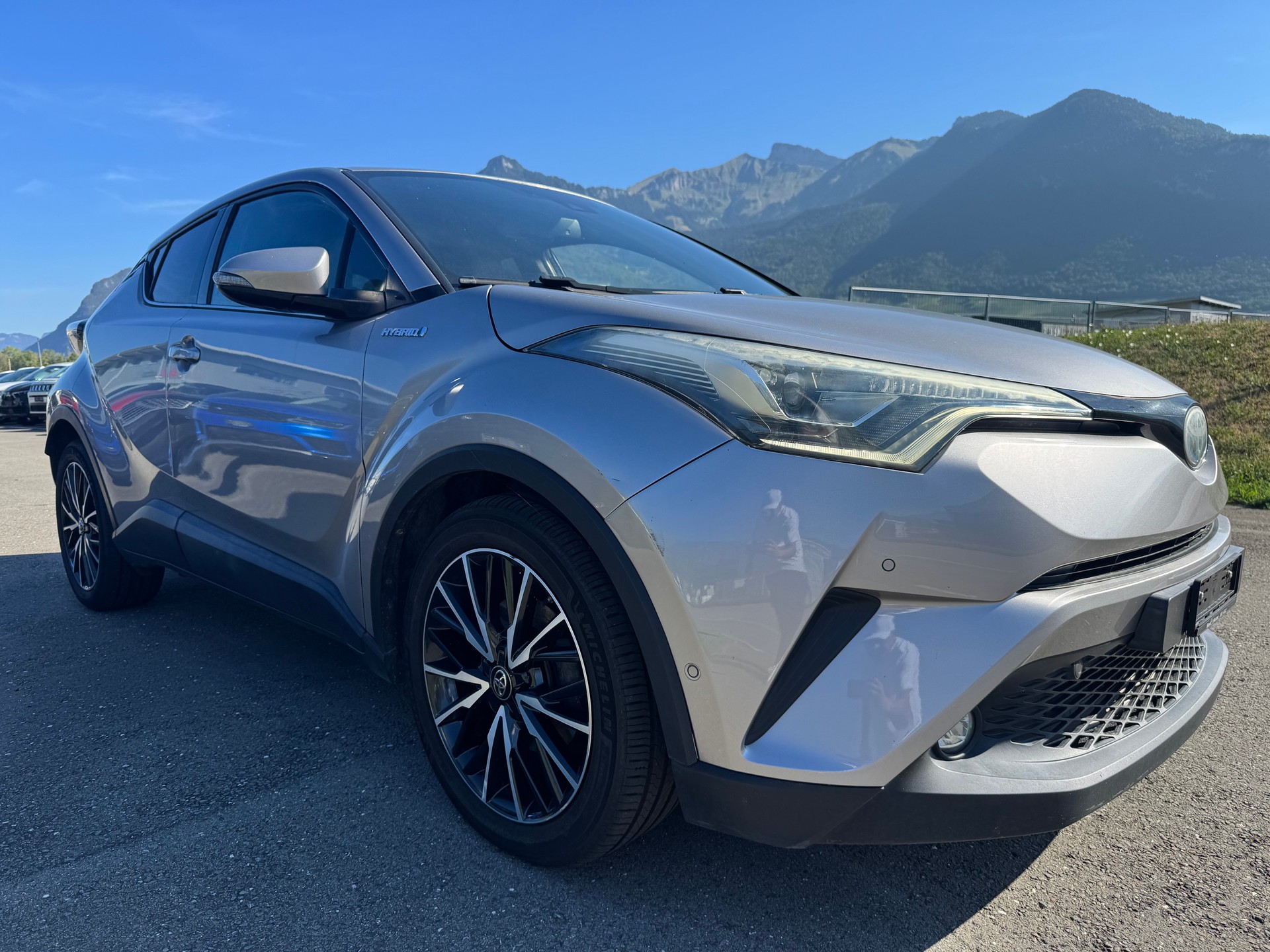 TOYOTA C-HR 1.8 HSD Comfort CVT-image-3
