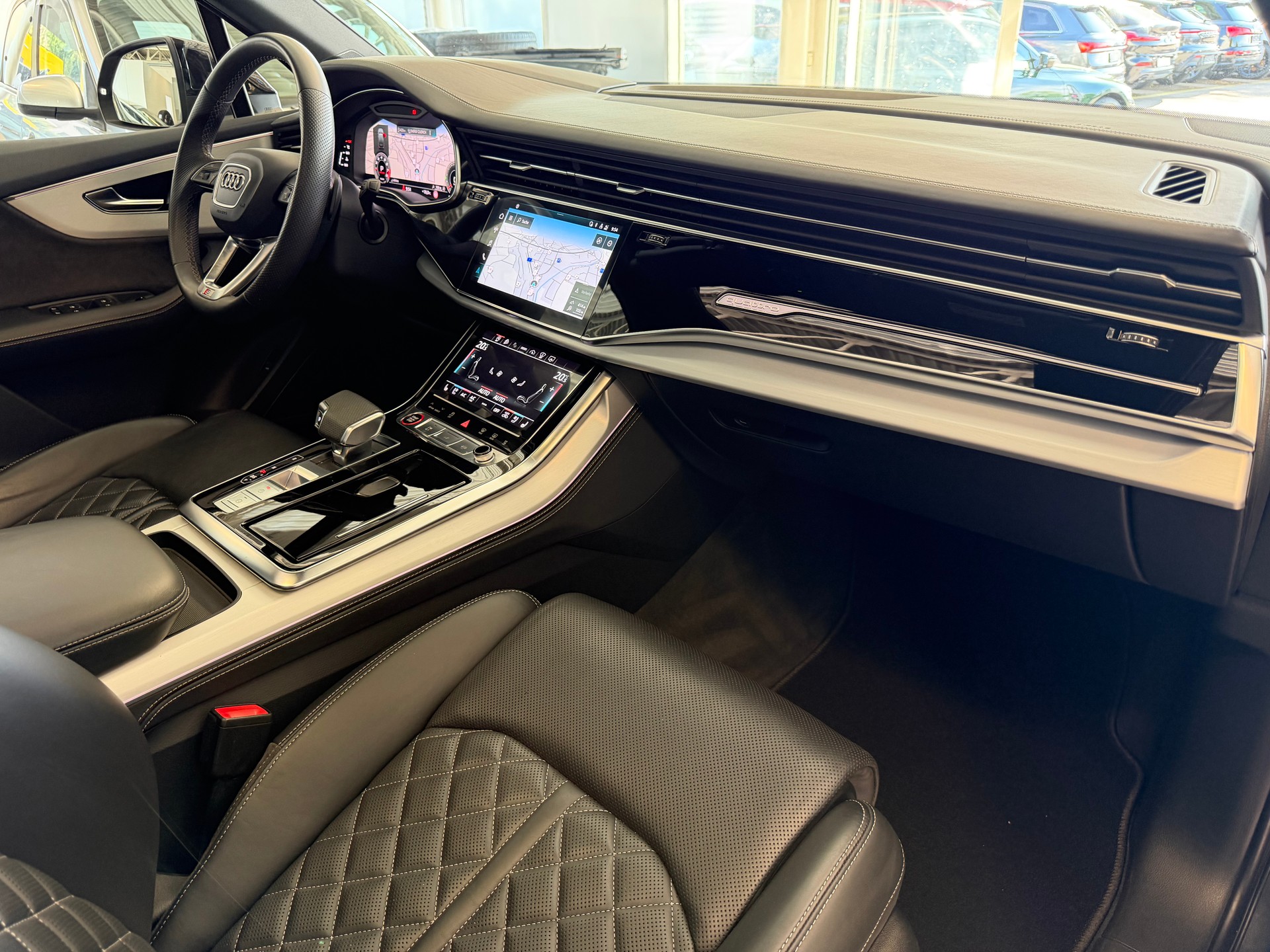 AUDI SQ7 TFSI quattro | CH | Audi Garantie 2027 | NP: 170K | 22" | Black Optik | Massage | Pano | 7Sitz |-image-33