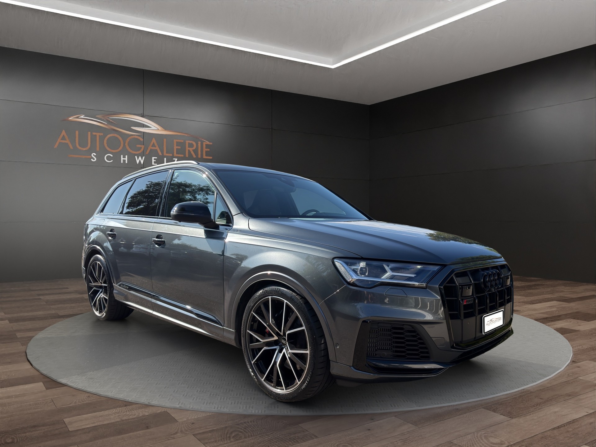 AUDI SQ7 TFSI quattro | CH | Audi Garantie 2027 | NP: 170K | 22" | Black Optik | Massage | Pano | 7Sitz |-image-6