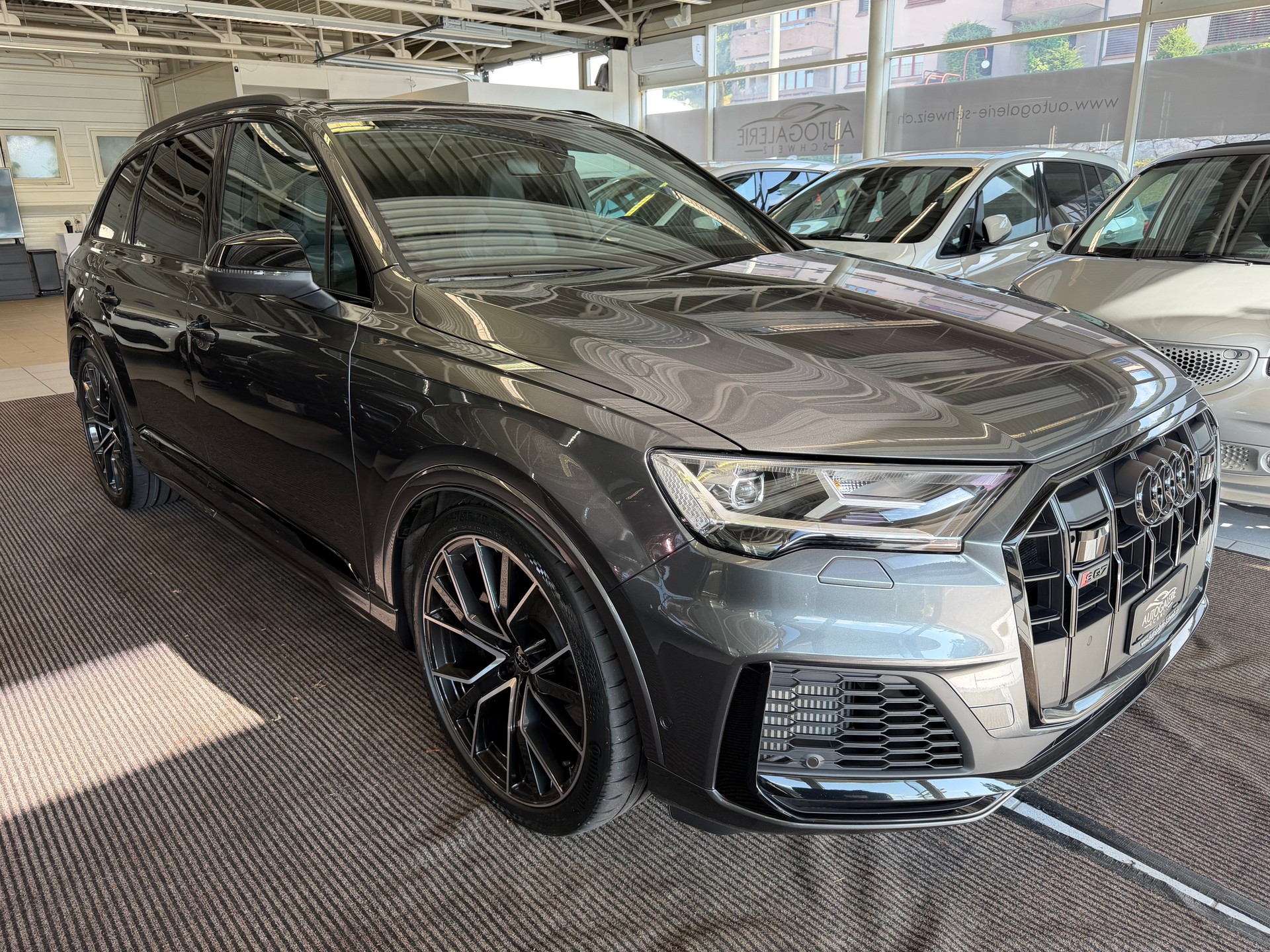 AUDI SQ7 TFSI quattro | CH | Audi Garantie 2027 | NP: 170K | 22" | Black Optik | Massage | Pano | 7Sitz |-image-39